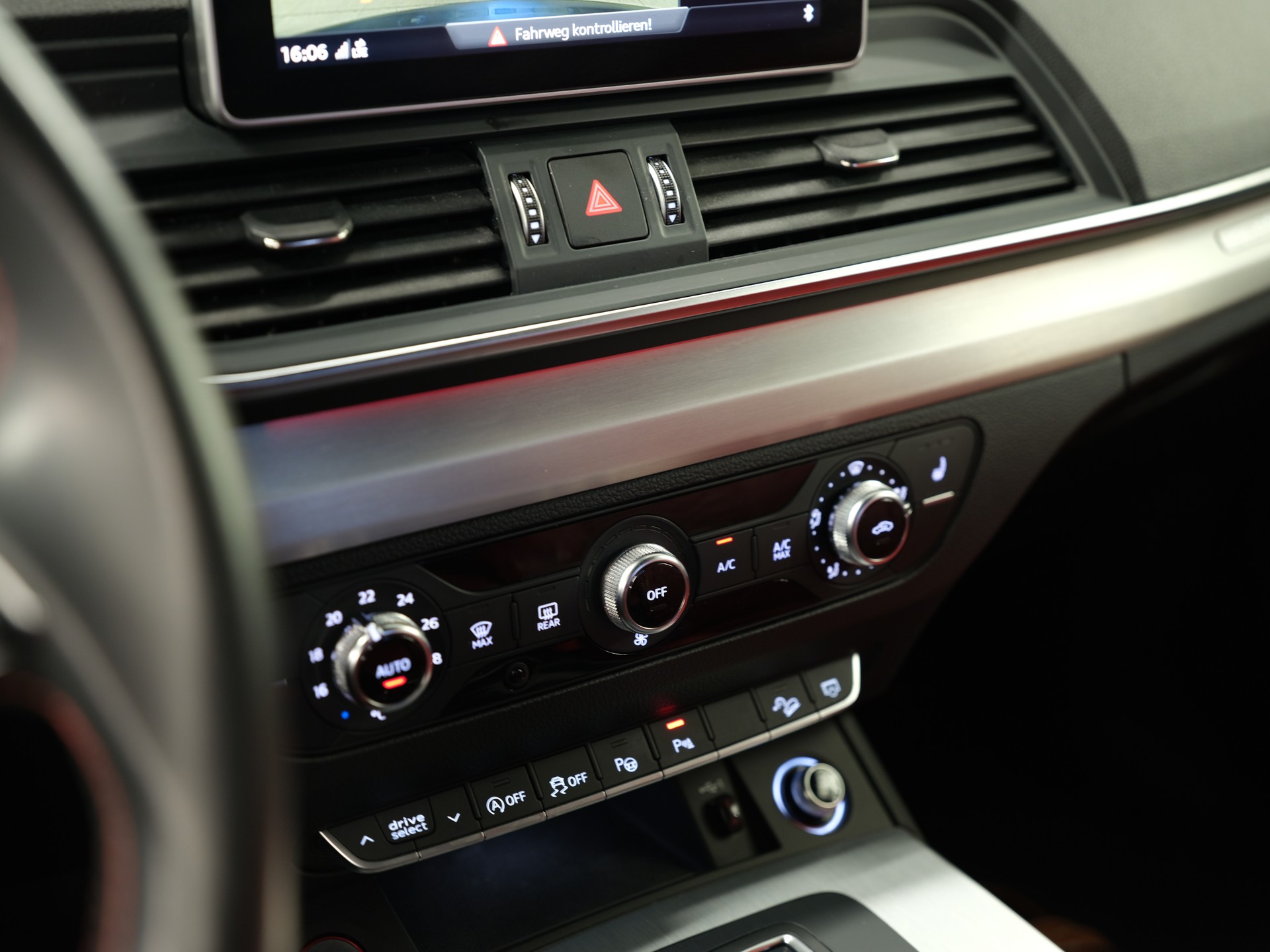 AUDI SQ5 3.0 TFSI quattro S-tronic-image-24
