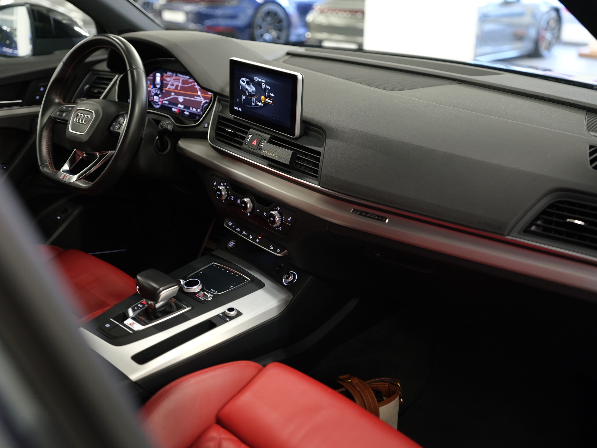 AUDI SQ5 3.0 TFSI quattro S-tronic-image-18