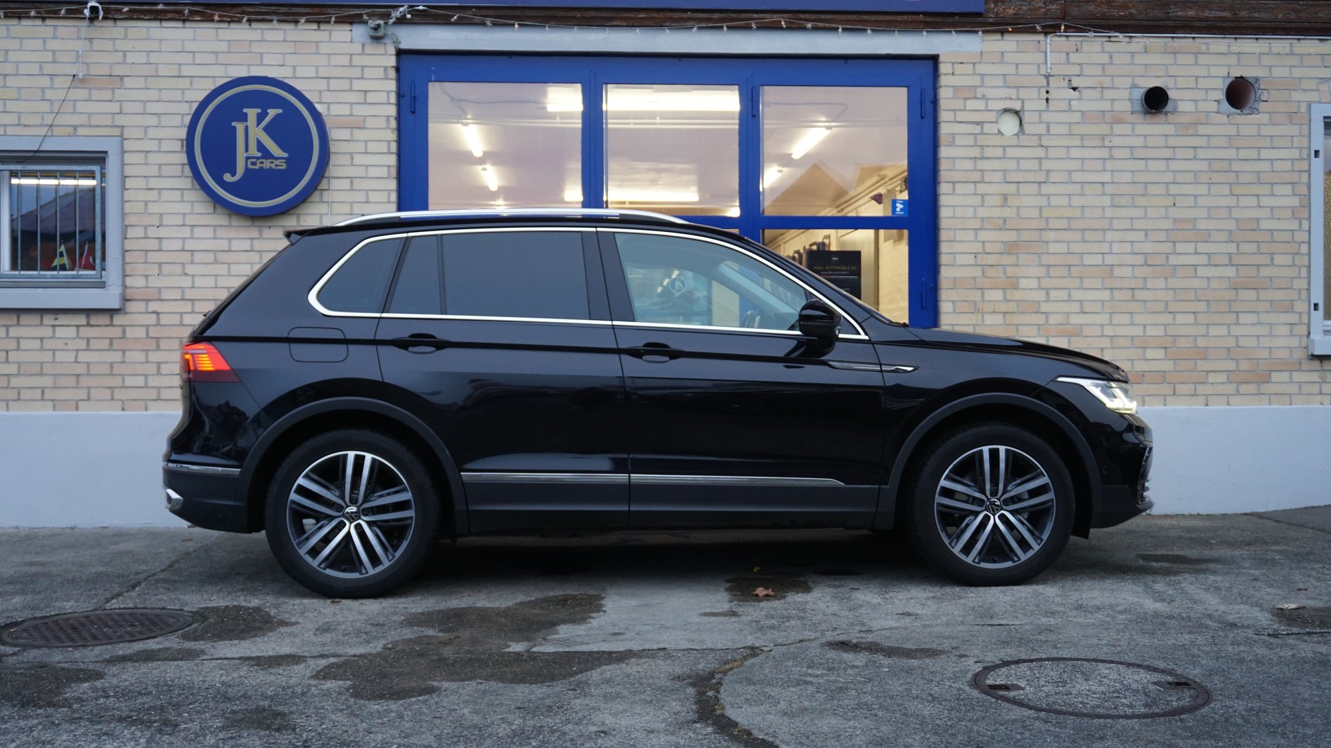 VW Tiguan 2.0 TDI SCR Elegance DSG-image-5