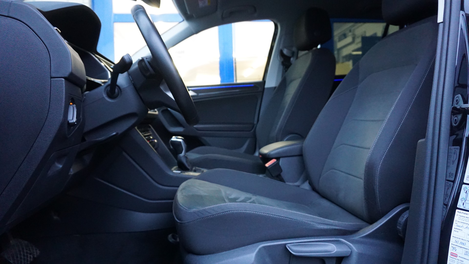 VW Tiguan 2.0 TDI SCR Elegance DSG-image-14