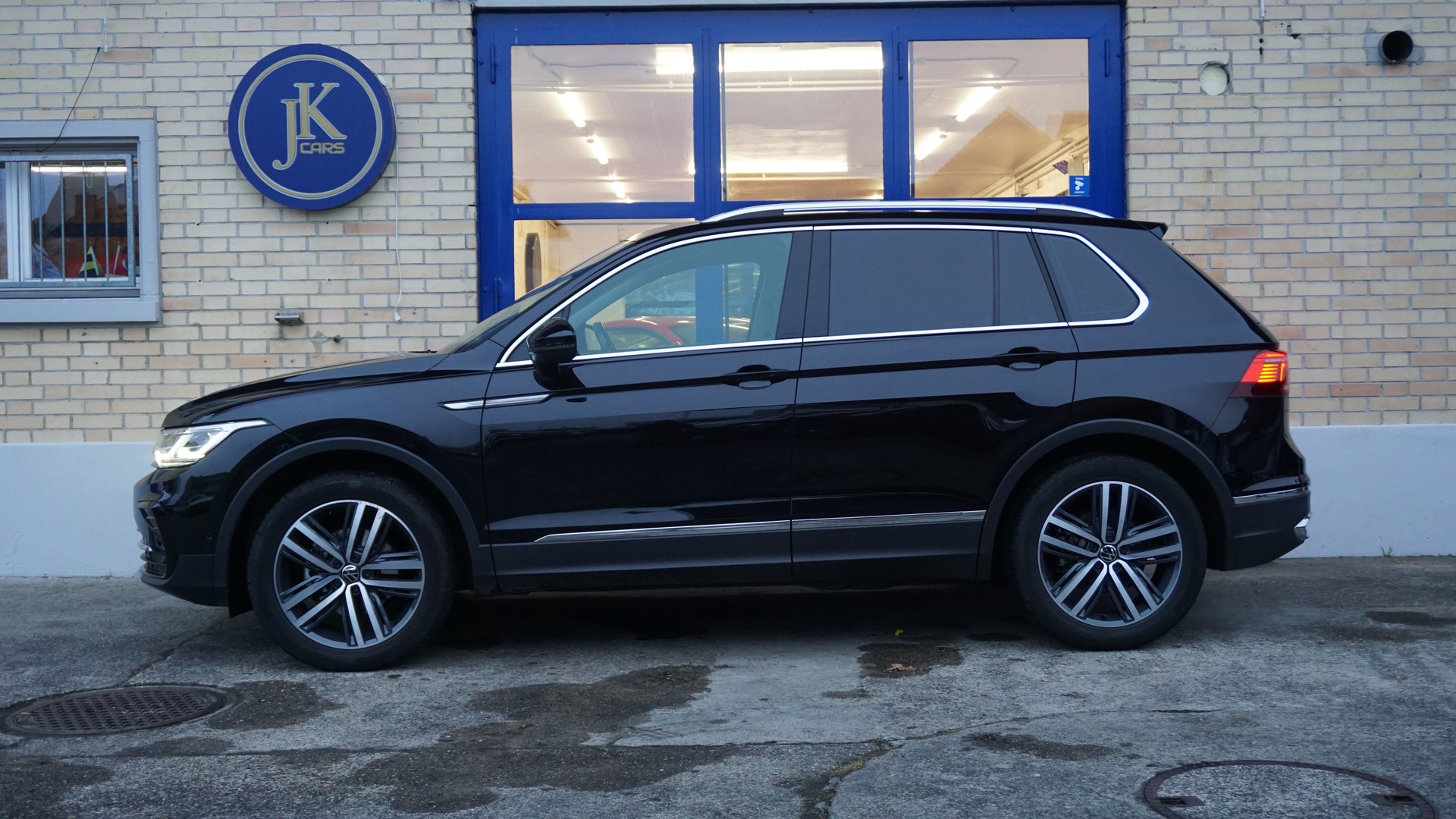 VW Tiguan 2.0 TDI SCR Elegance DSG-image-4
