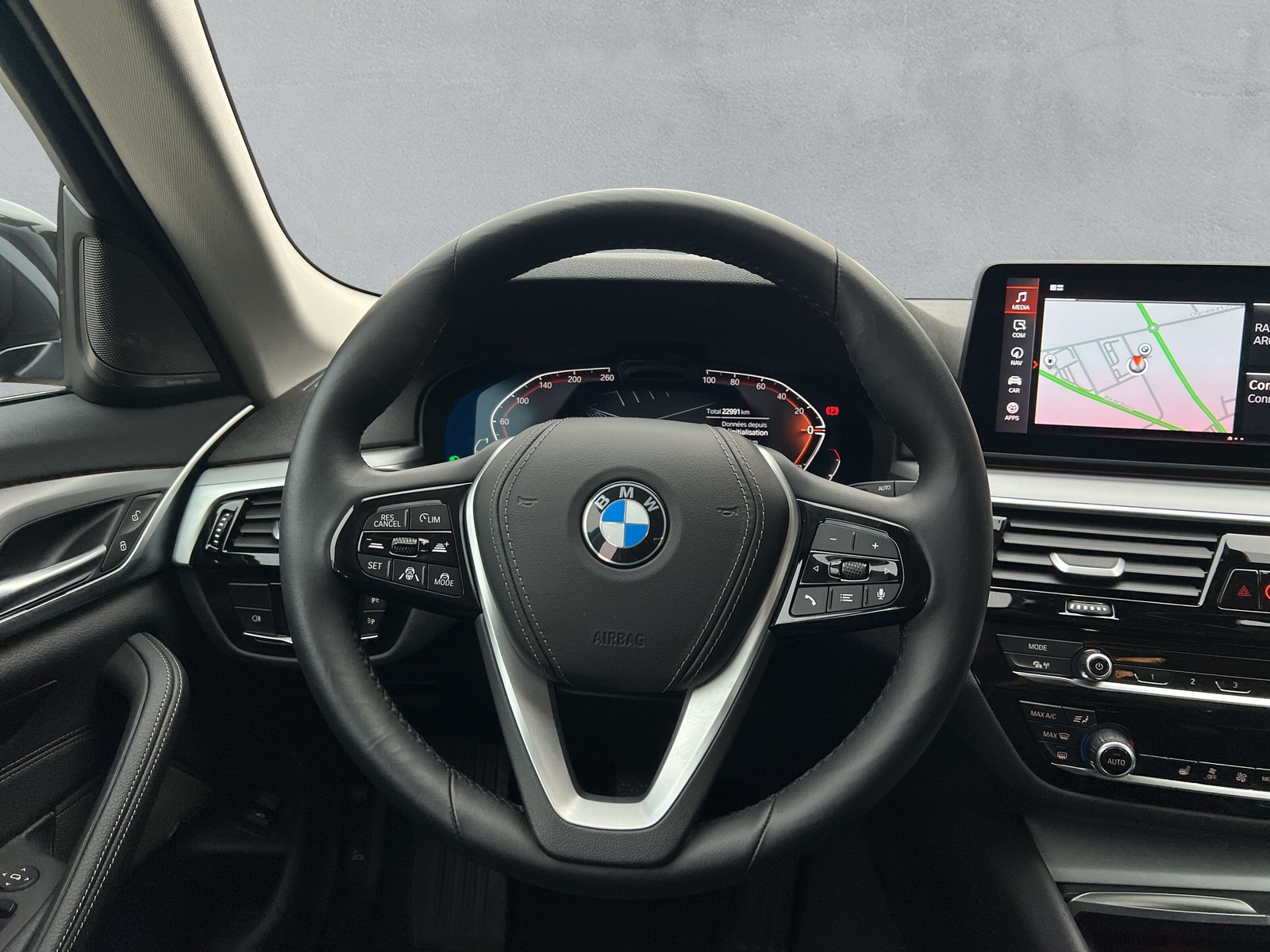 BMW 530d xDrive 48V Touring Steptronic📍-image-8