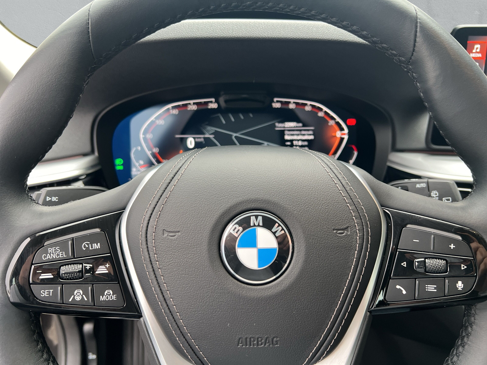 BMW 530d xDrive 48V Touring Steptronic📍-image-12