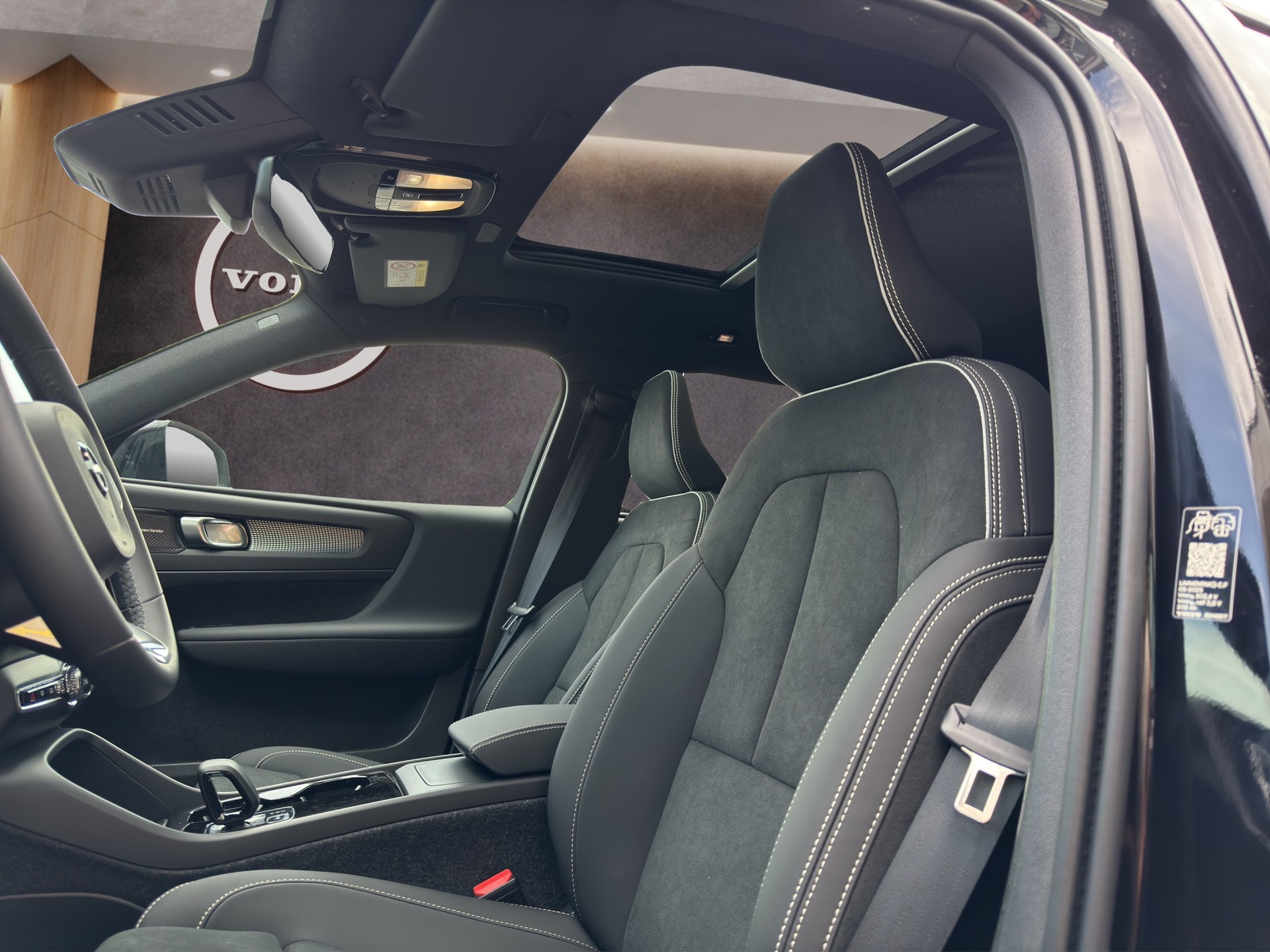 VOLVO EX40 Twin Black Edition AWD-image-16