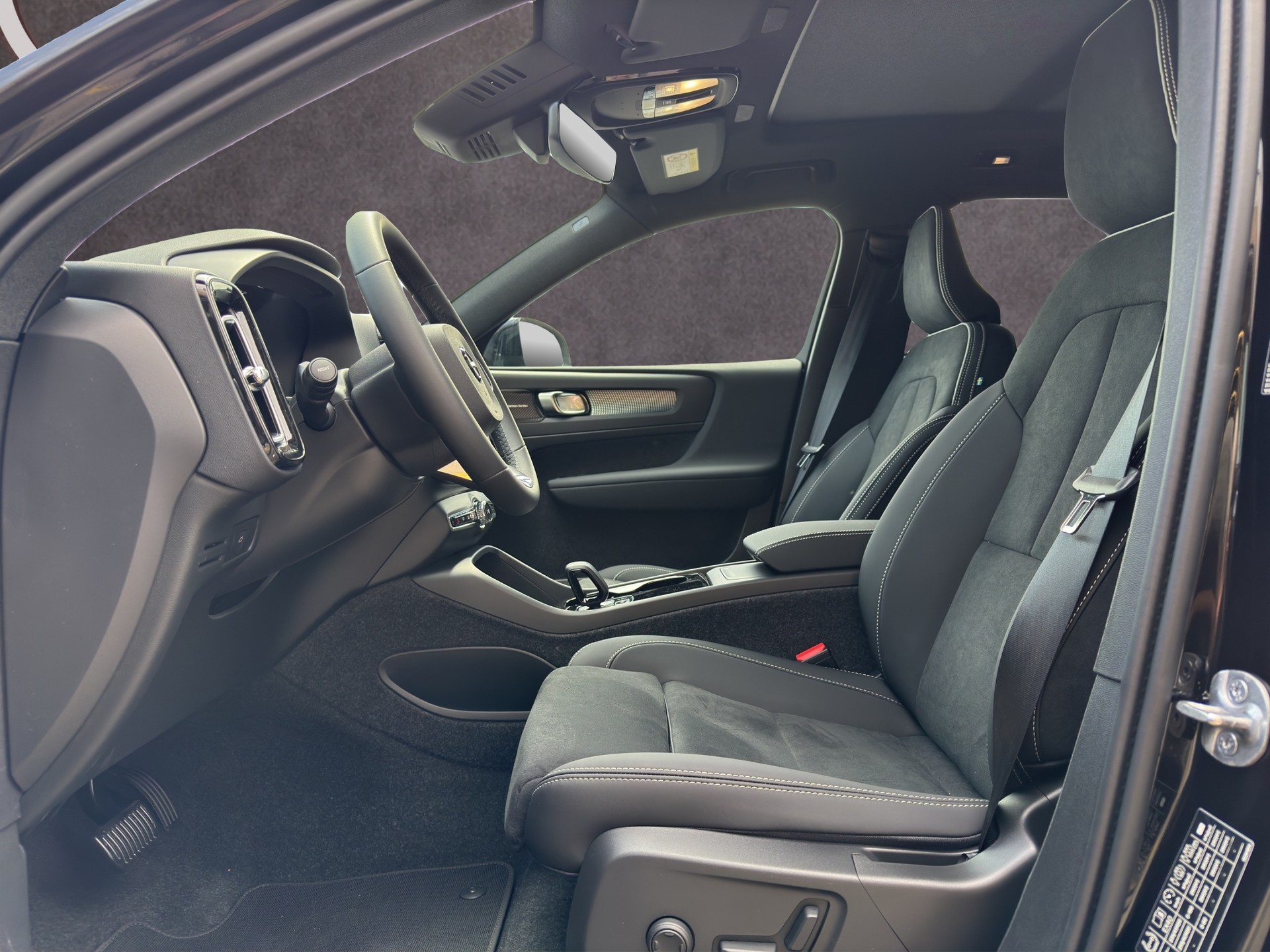 VOLVO EX40 Twin Black Edition AWD-image-11