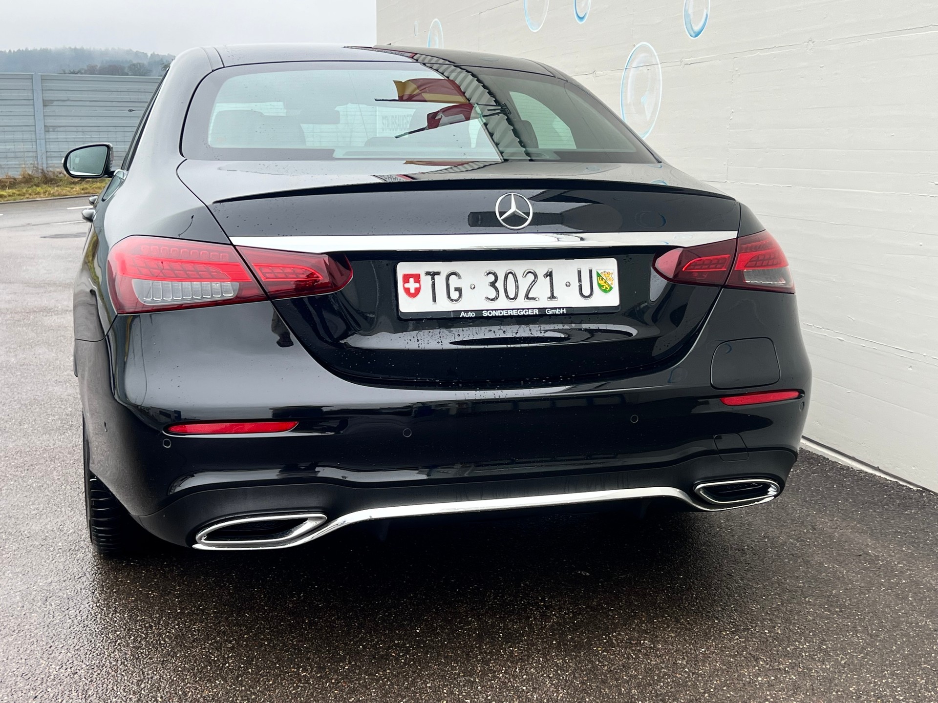 MERCEDES-BENZ E 300 e 4Matic AMG Line 9G-Tronic-image-5