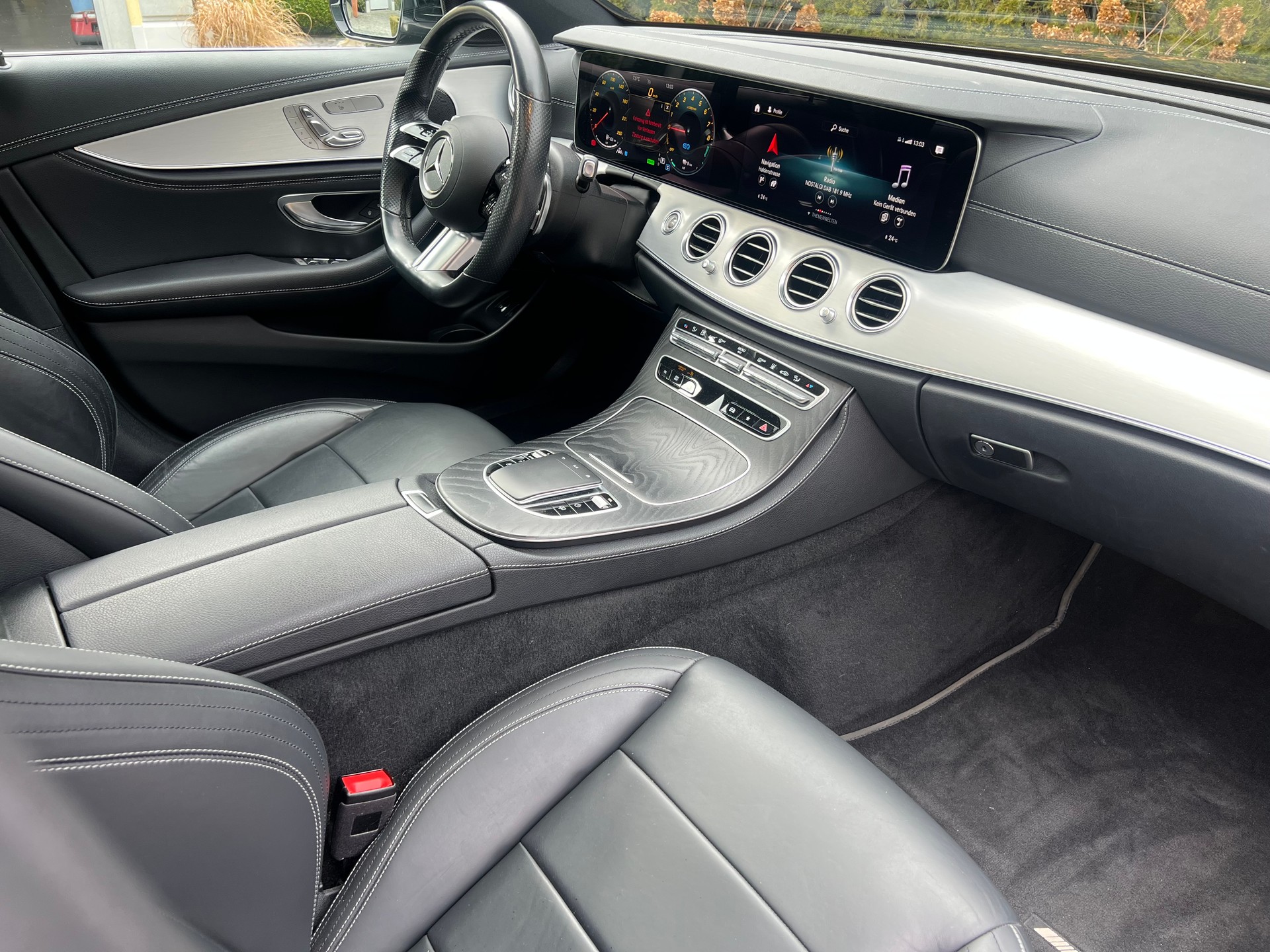 MERCEDES-BENZ E 300 e 4Matic AMG Line 9G-Tronic-image-8