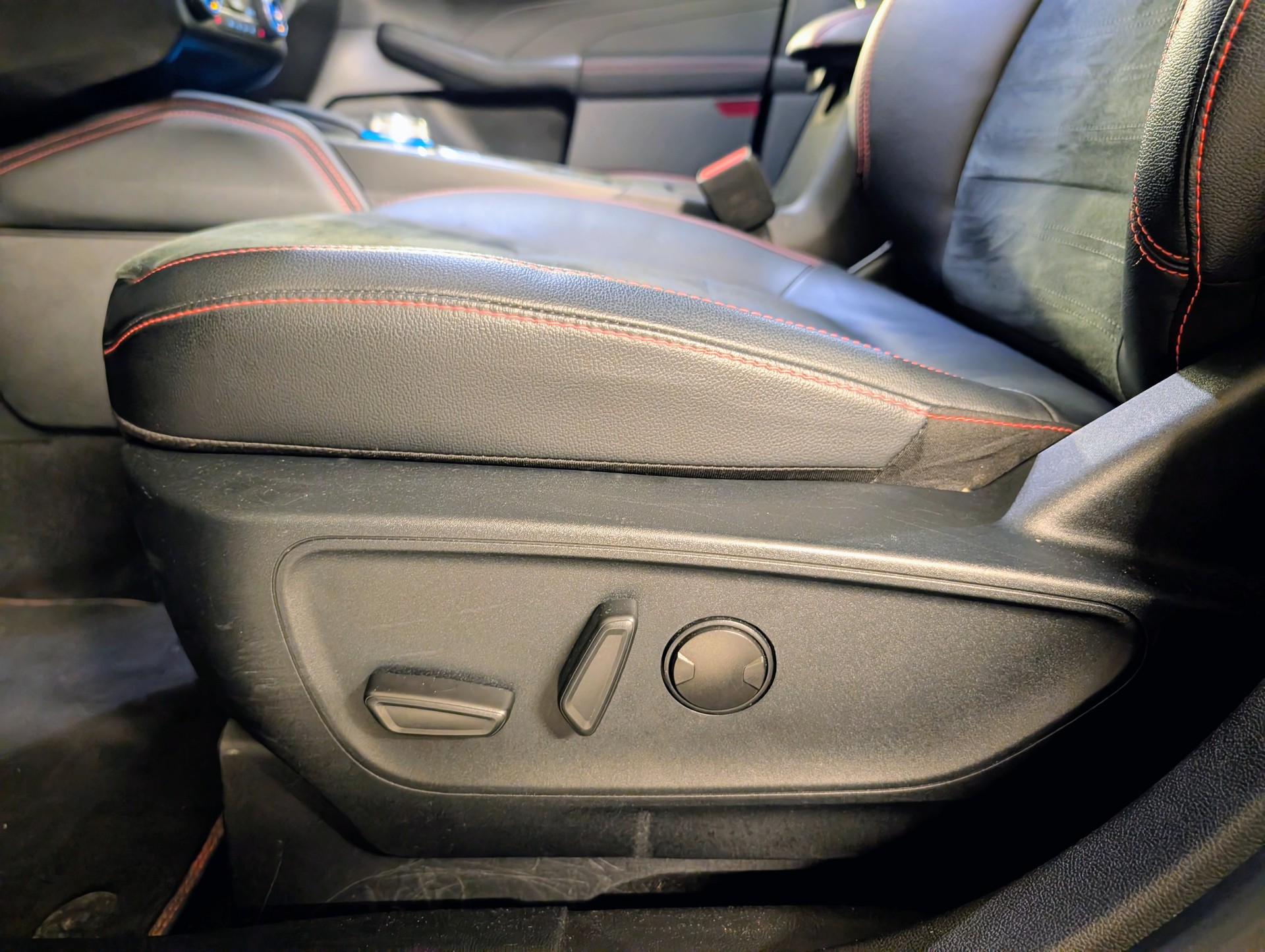 FORD Kuga 2.5 PHEV ST-Line 2WD-image-13