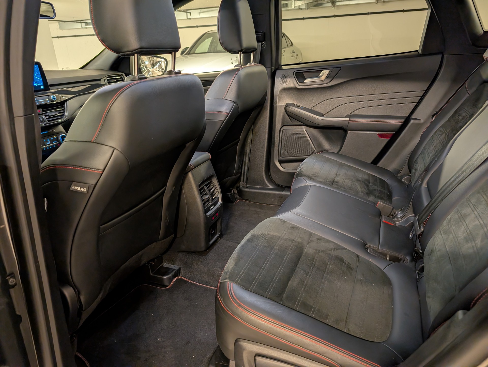 FORD Kuga 2.5 PHEV ST-Line 2WD-image-9