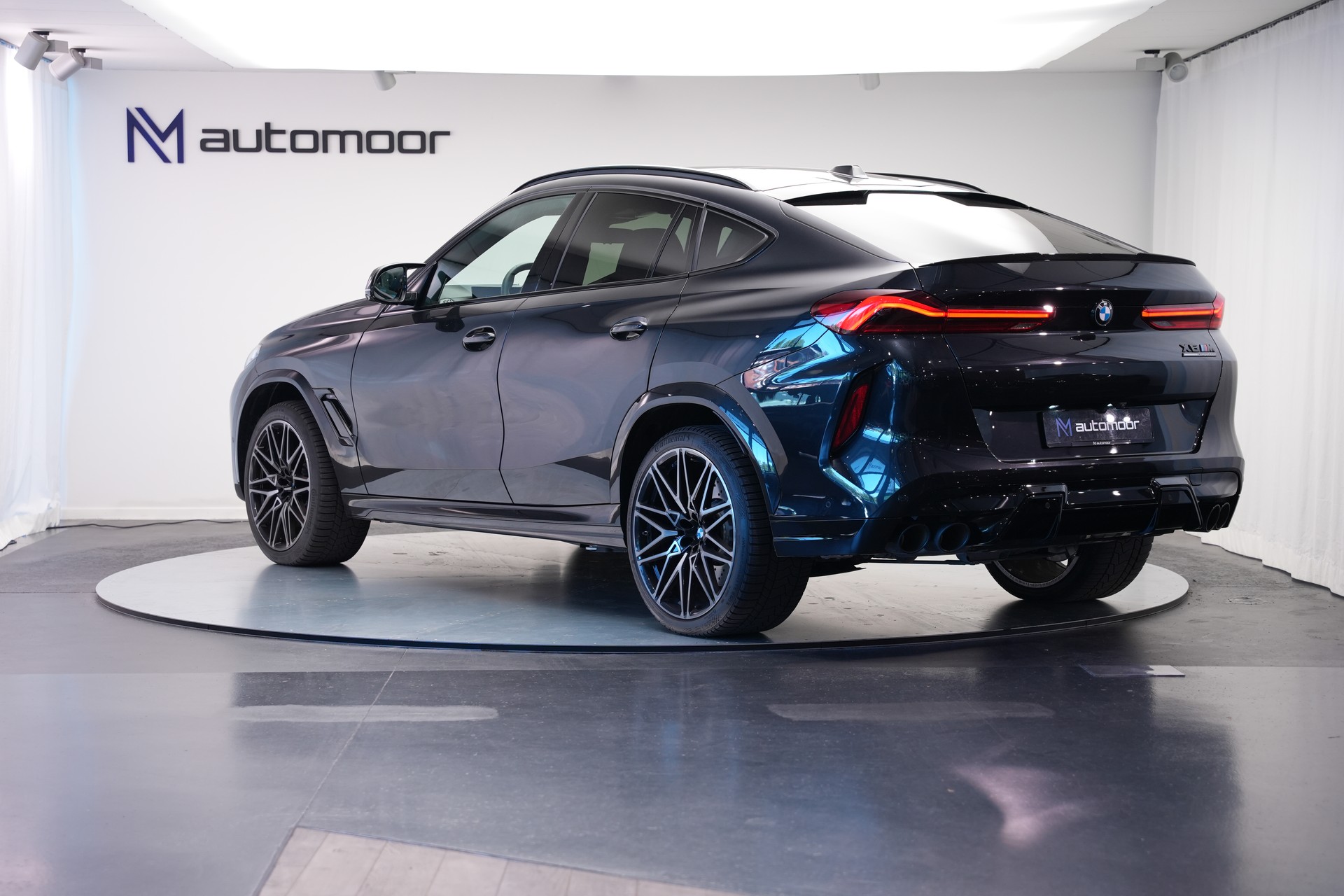BMW X6M Steptronic M Competition *CH-Fahrzeug* *Carbon* *B&W*-image-6