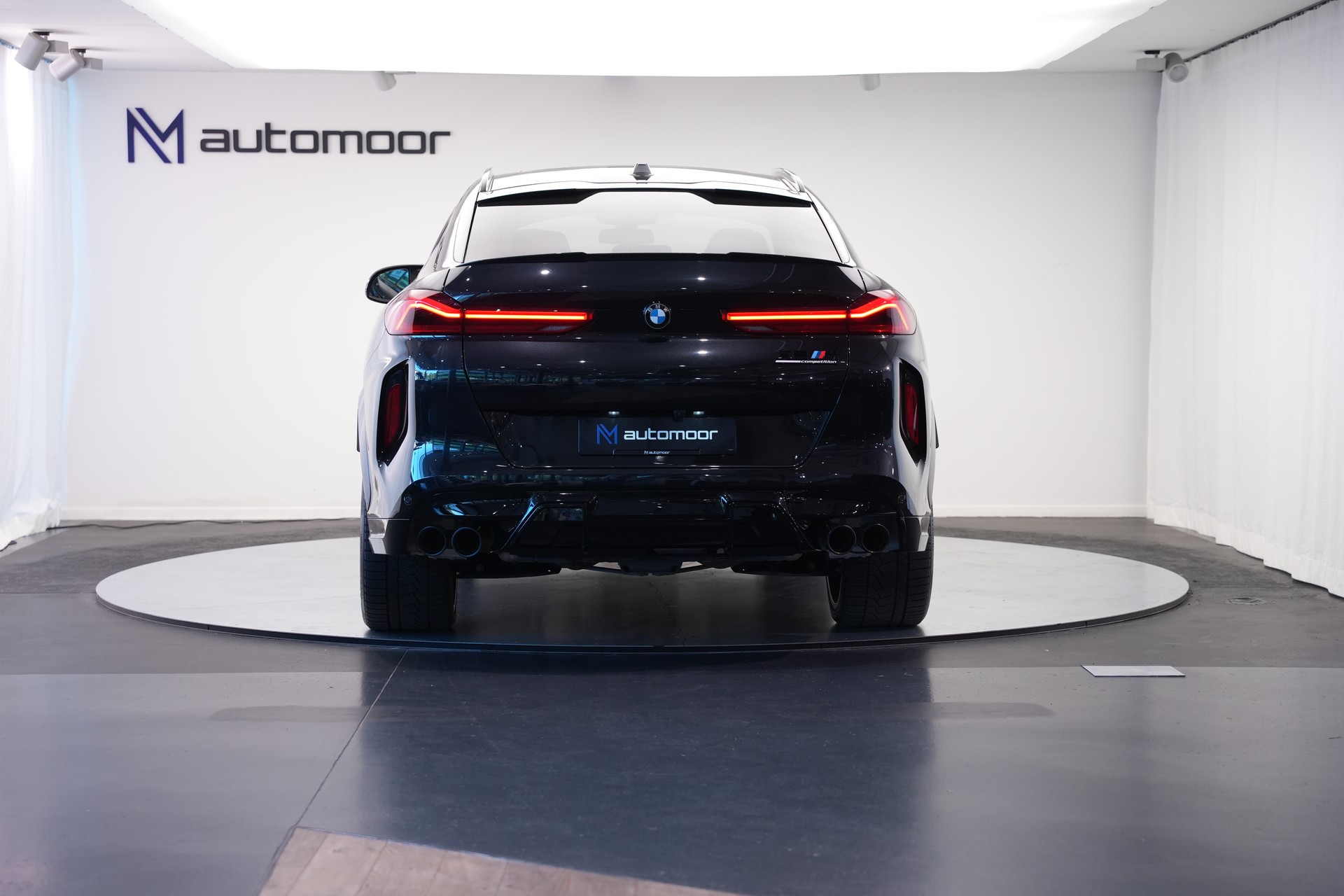 BMW X6M Steptronic M Competition *CH-Fahrzeug* *Carbon* *B&W*-image-5