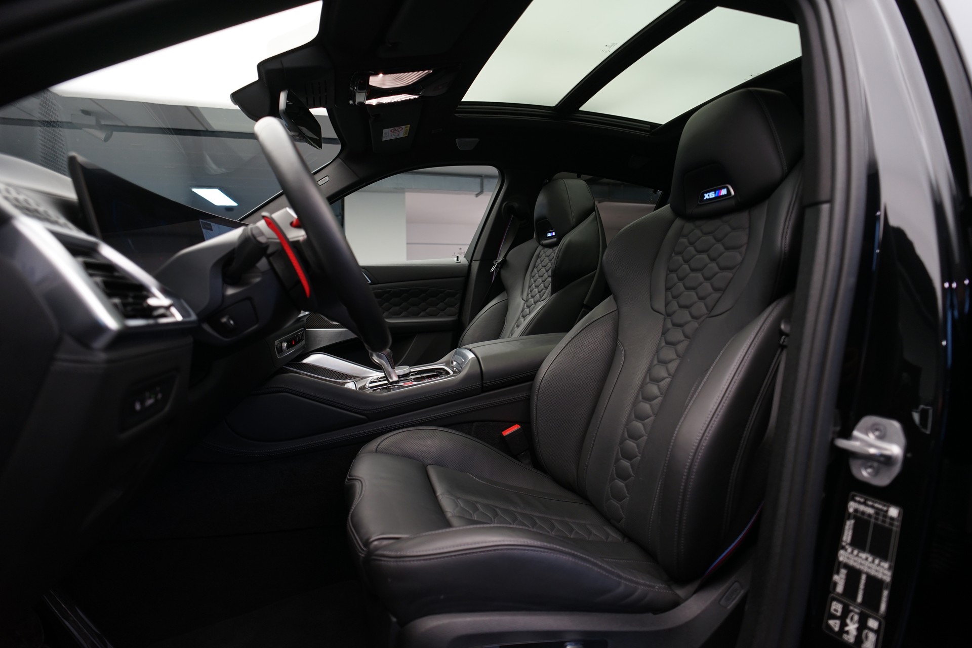 BMW X6M Steptronic M Competition *CH-Fahrzeug* *Carbon* *B&W*-image-15