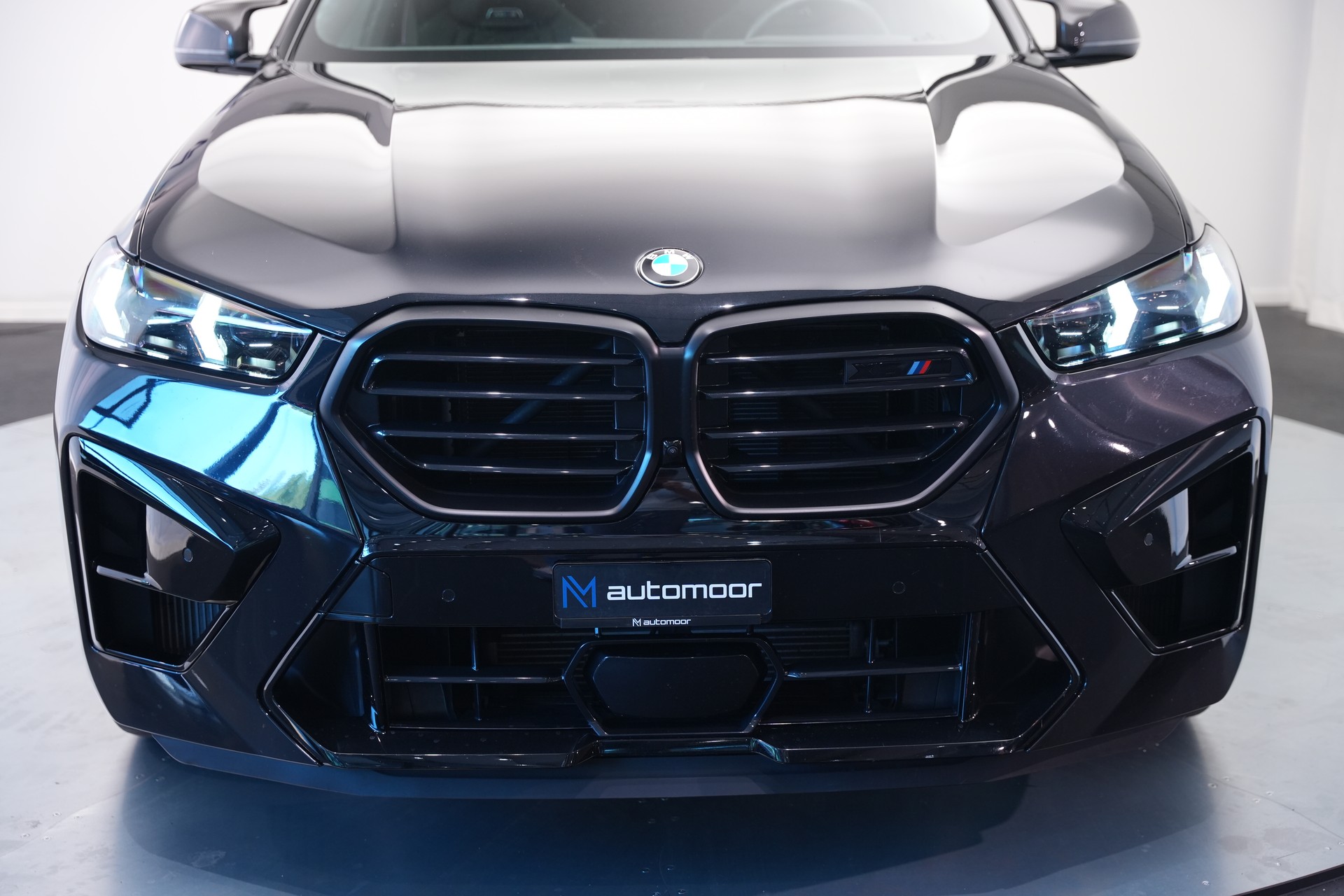 BMW X6M Steptronic M Competition *CH-Fahrzeug* *Carbon* *B&W*-image-50