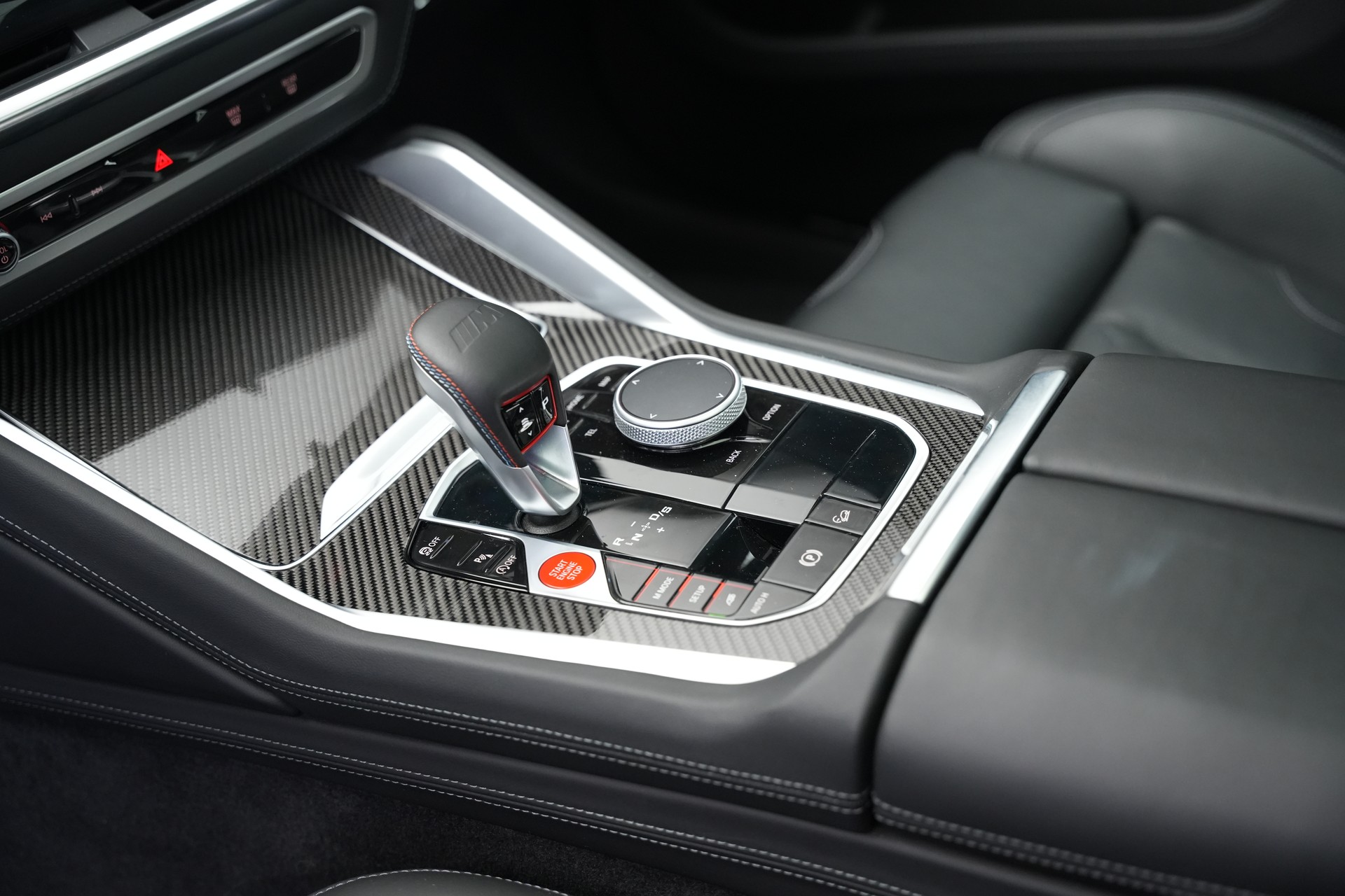 BMW X6M Steptronic M Competition *CH-Fahrzeug* *Carbon* *B&W*-image-22