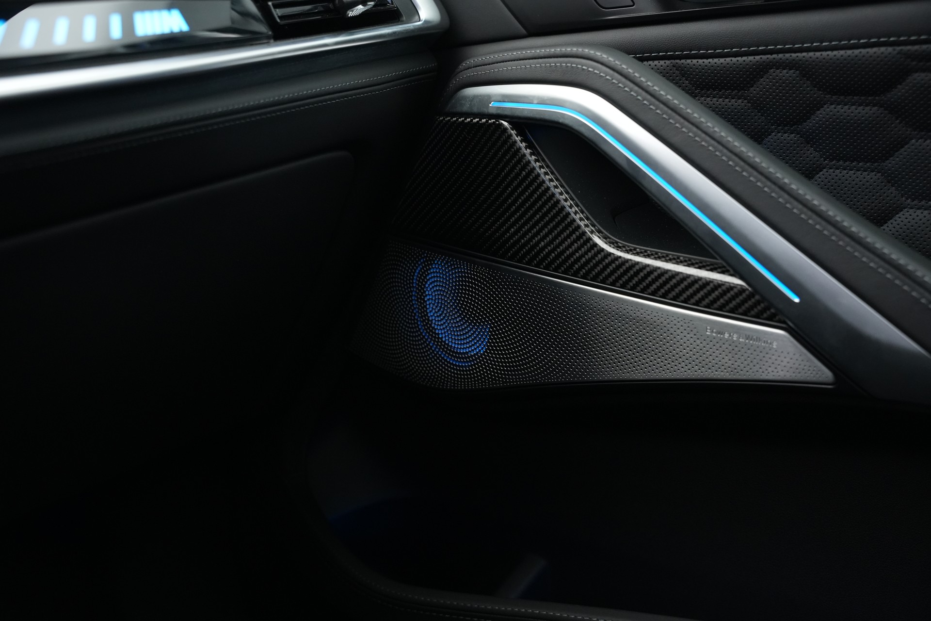 BMW X6M Steptronic M Competition *CH-Fahrzeug* *Carbon* *B&W*-image-33