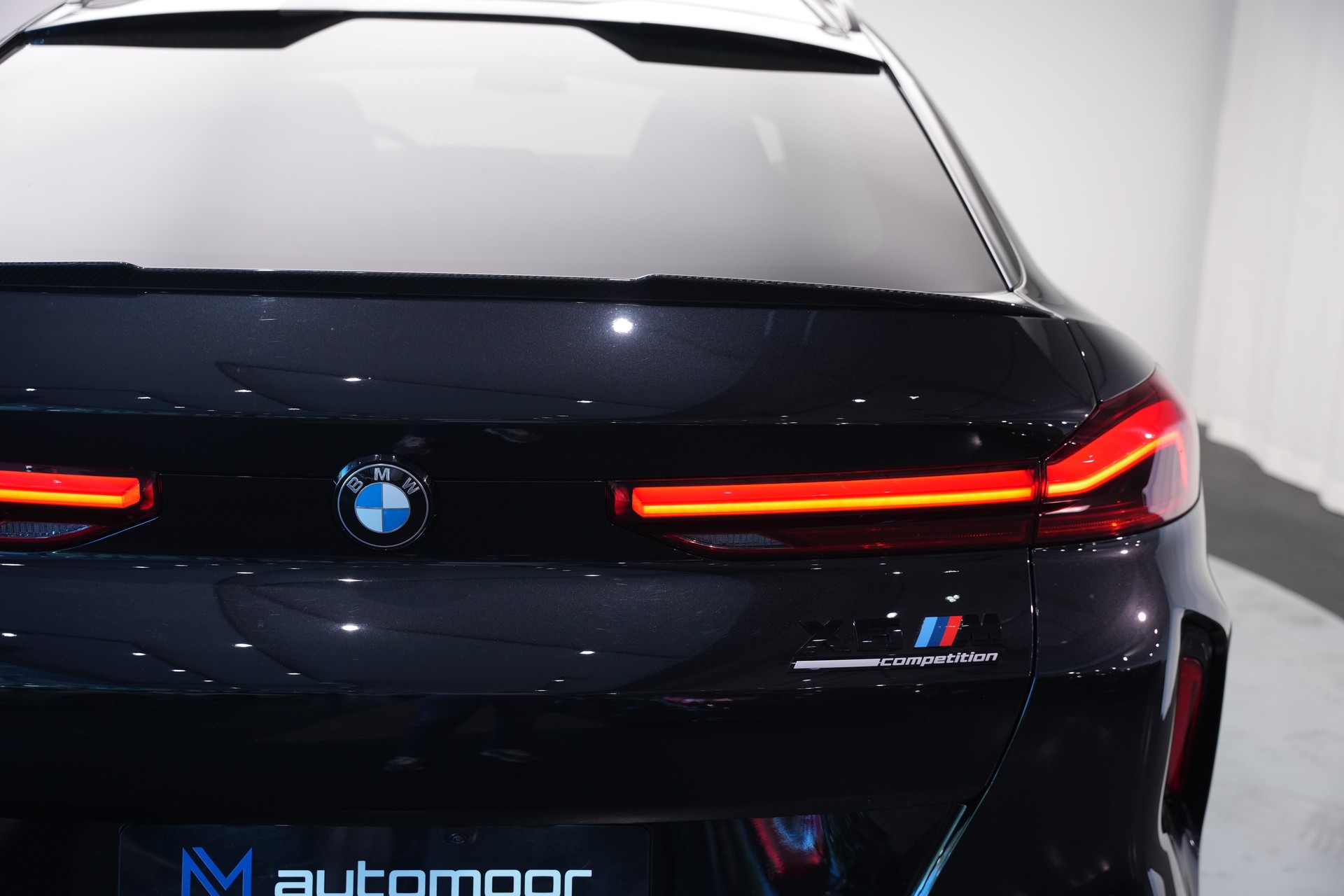 BMW X6M Steptronic M Competition *CH-Fahrzeug* *Carbon* *B&W*-image-45