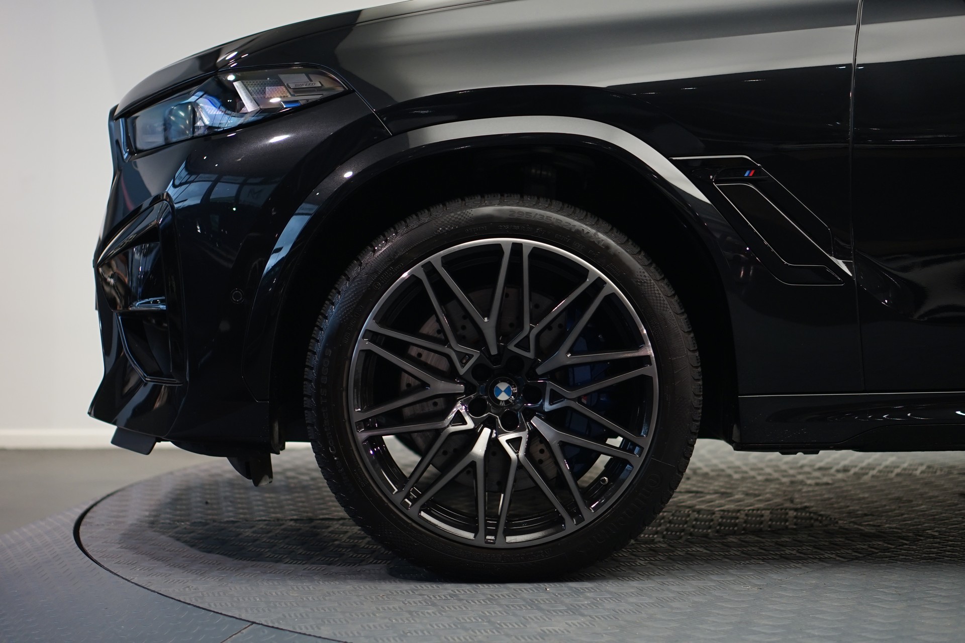 BMW X6M Steptronic M Competition *CH-Fahrzeug* *Carbon* *B&W*-image-10