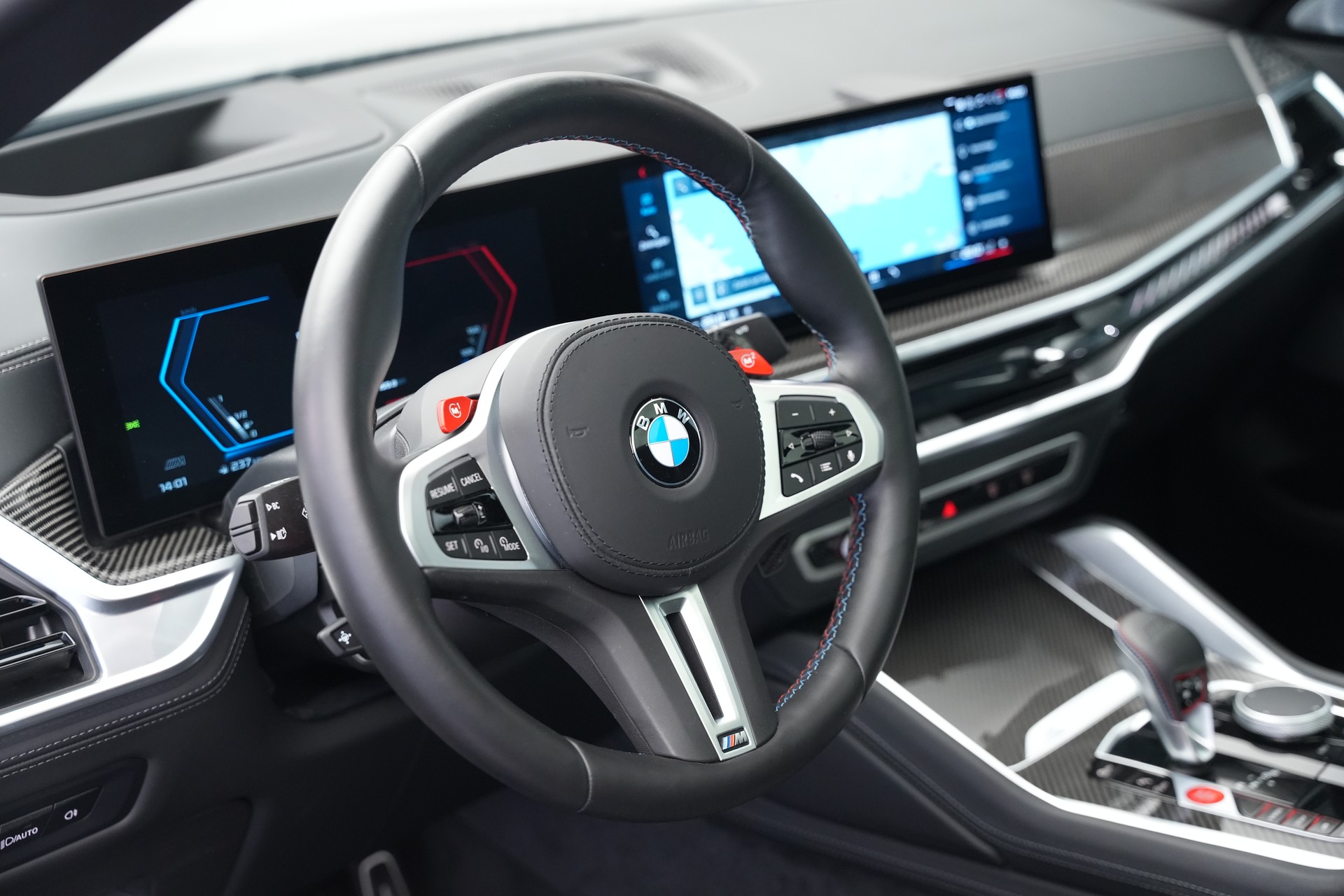 BMW X6M Steptronic M Competition *CH-Fahrzeug* *Carbon* *B&W*-image-21