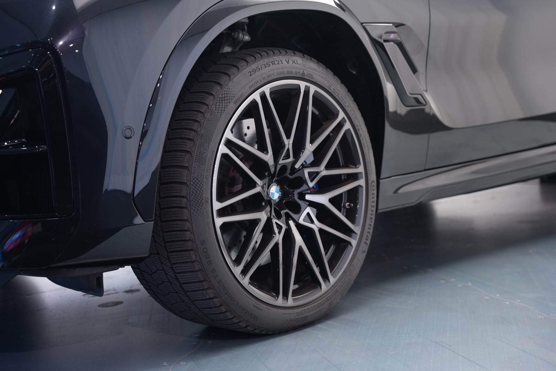 BMW X6M Steptronic M Competition *CH-Fahrzeug* *Carbon* *B&W*-image-54