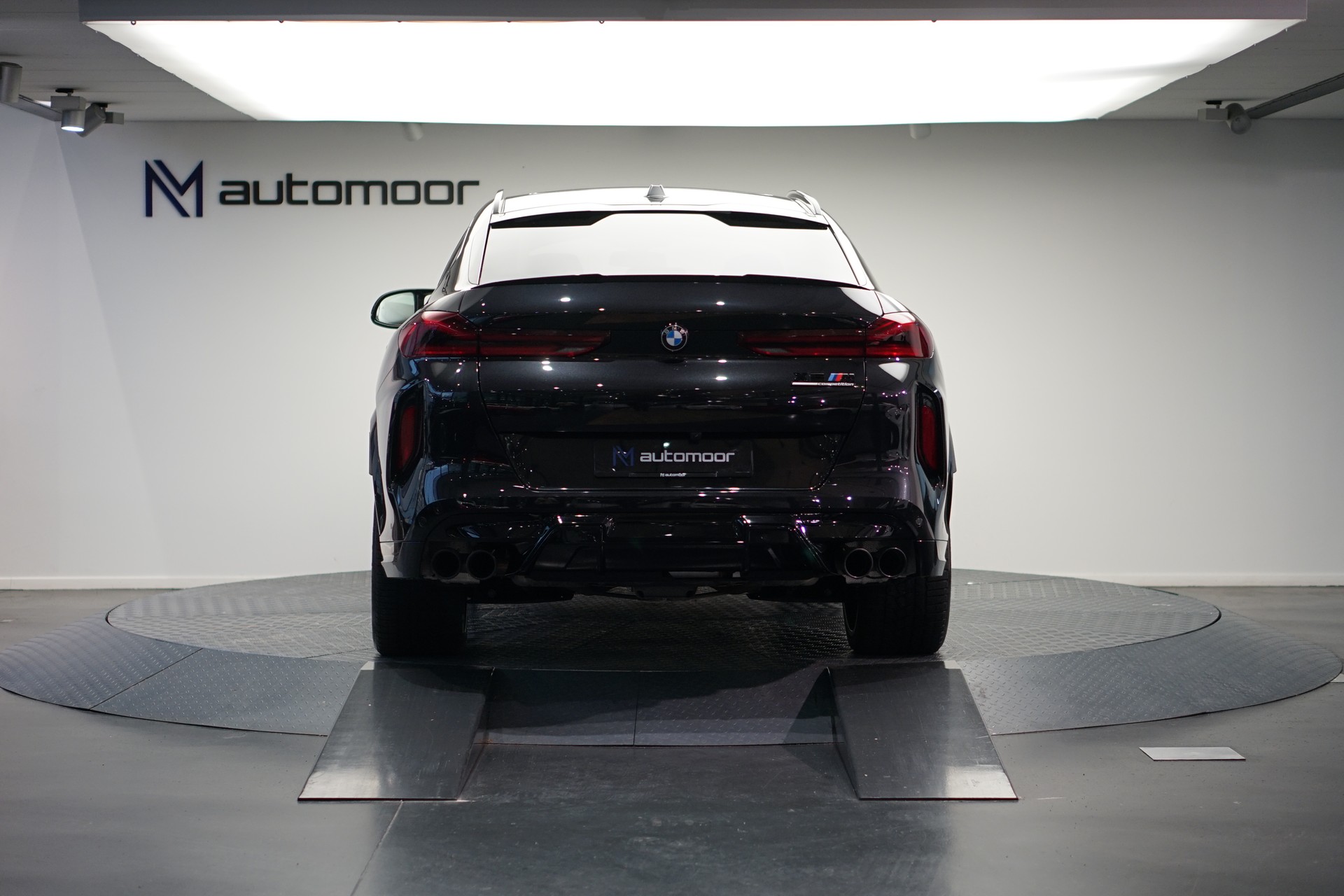 BMW X6M Steptronic M Competition *CH-Fahrzeug* *Carbon* *B&W*-image-5
