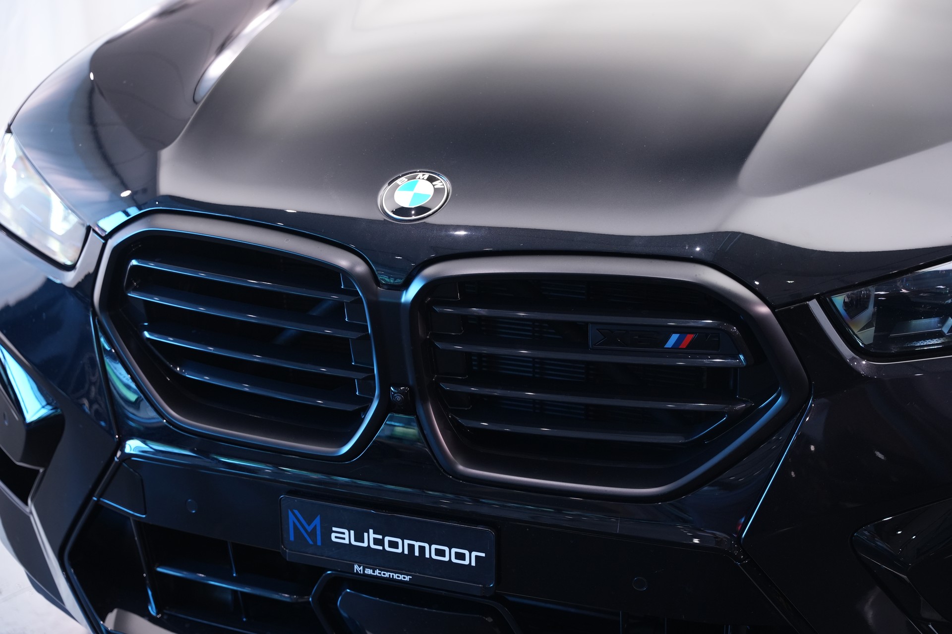 BMW X6M Steptronic M Competition *CH-Fahrzeug* *Carbon* *B&W*-image-53