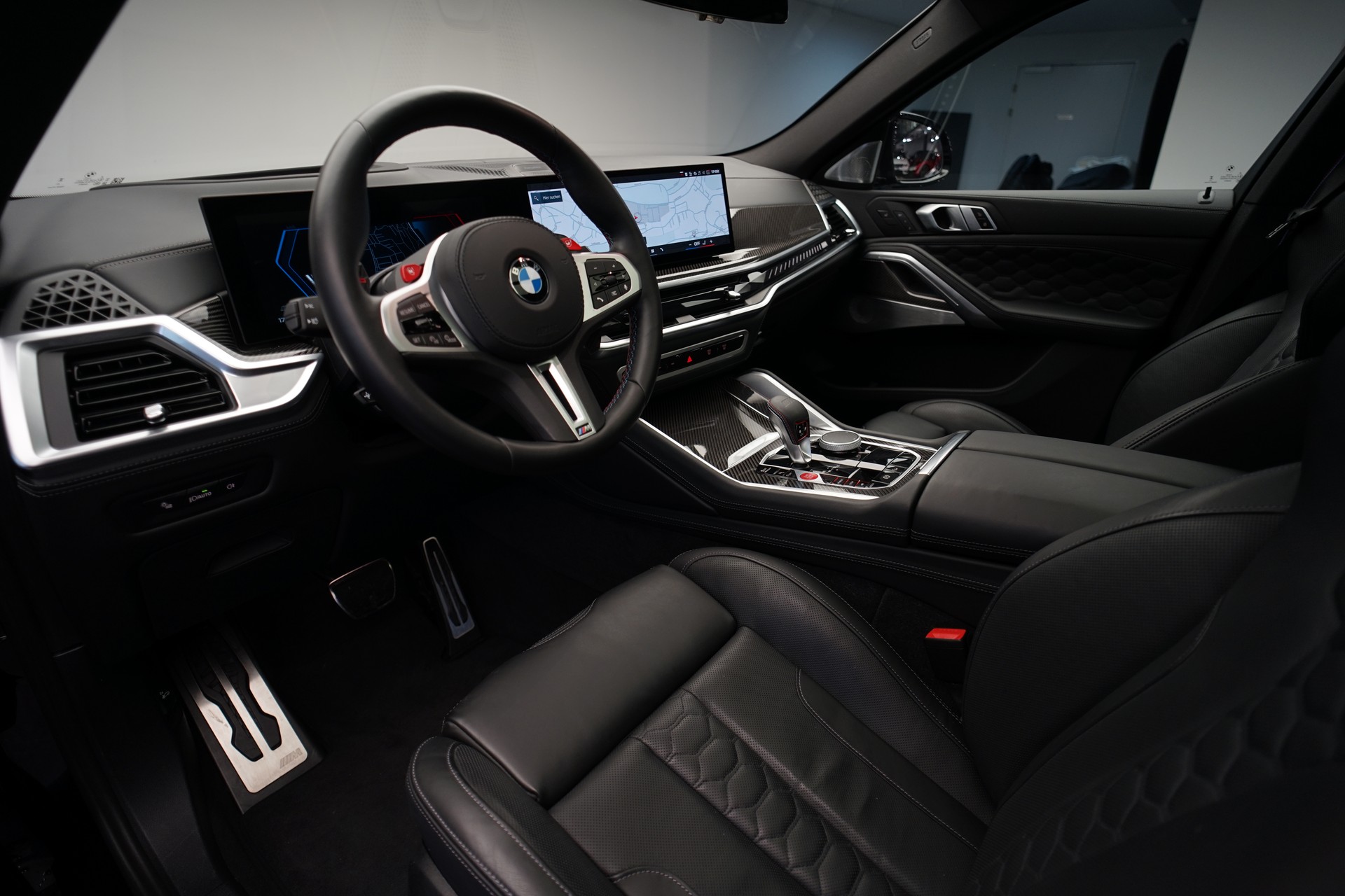 BMW X6M Steptronic M Competition *CH-Fahrzeug* *Carbon* *B&W*-image-12