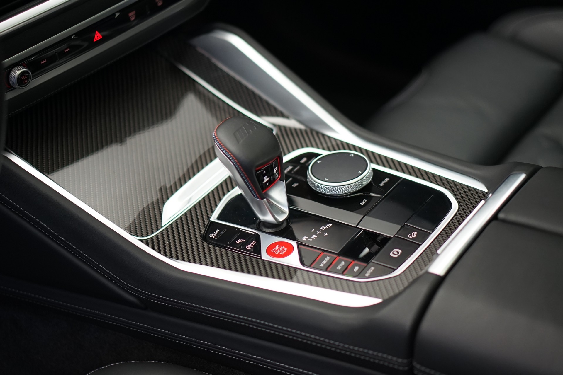 BMW X6M Steptronic M Competition *CH-Fahrzeug* *Carbon* *B&W*-image-29