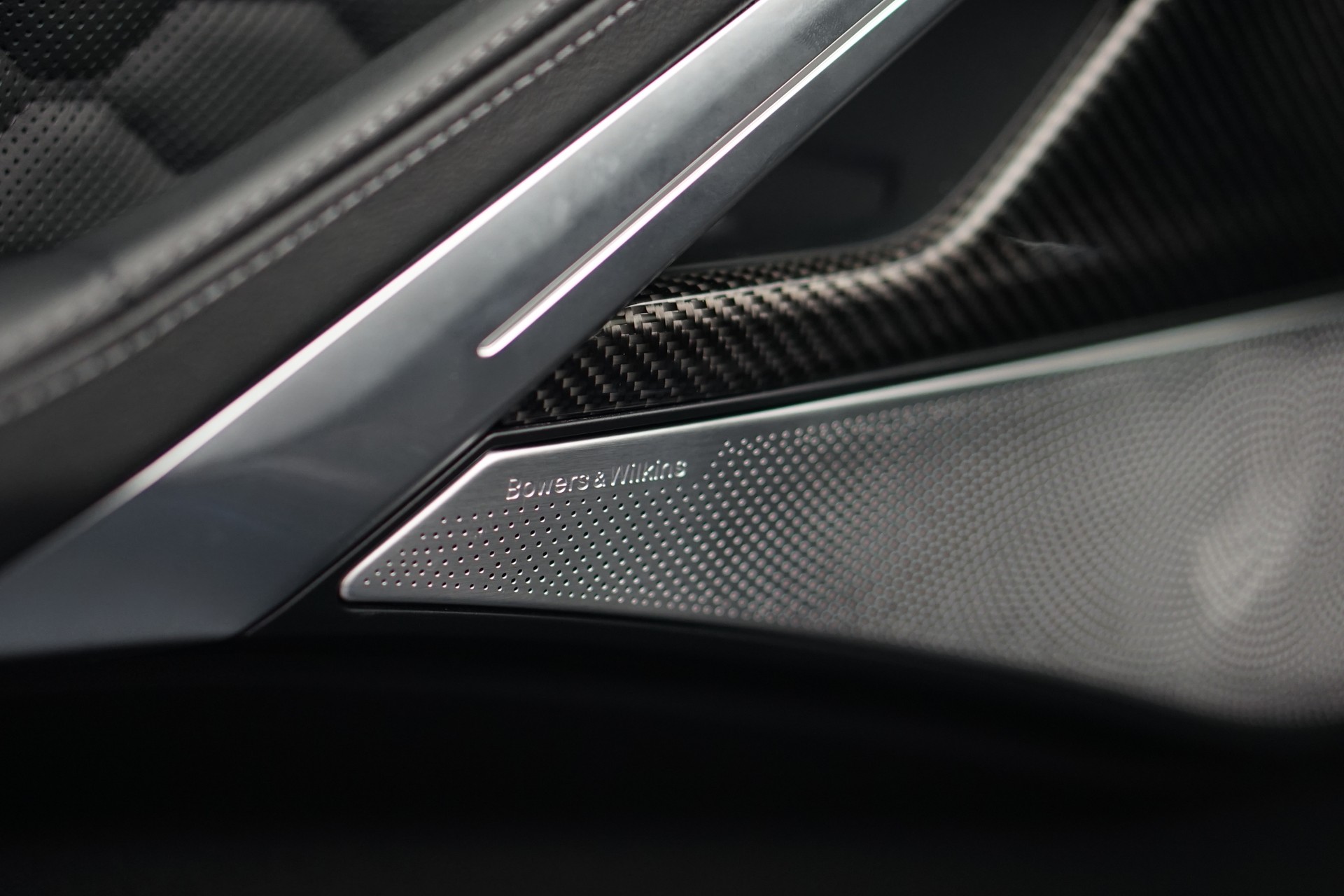 BMW X6M Steptronic M Competition *CH-Fahrzeug* *Carbon* *B&W*-image-25