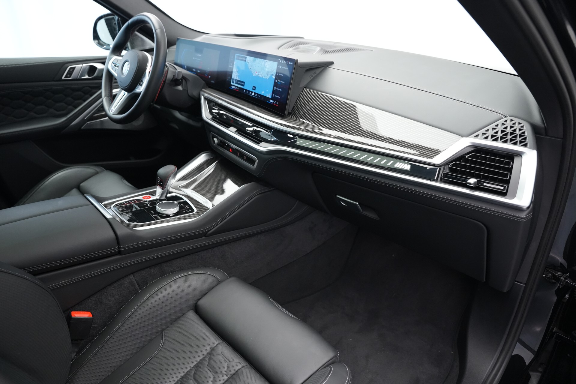 BMW X6M Steptronic M Competition *CH-Fahrzeug* *Carbon* *B&W*-image-11