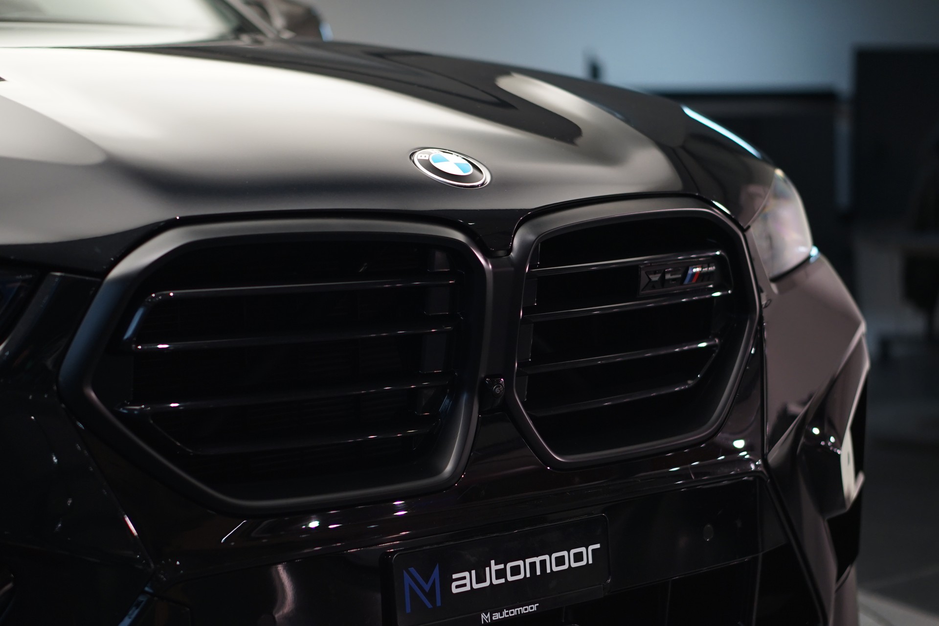 BMW X6M Steptronic M Competition *CH-Fahrzeug* *Carbon* *B&W*-image-38