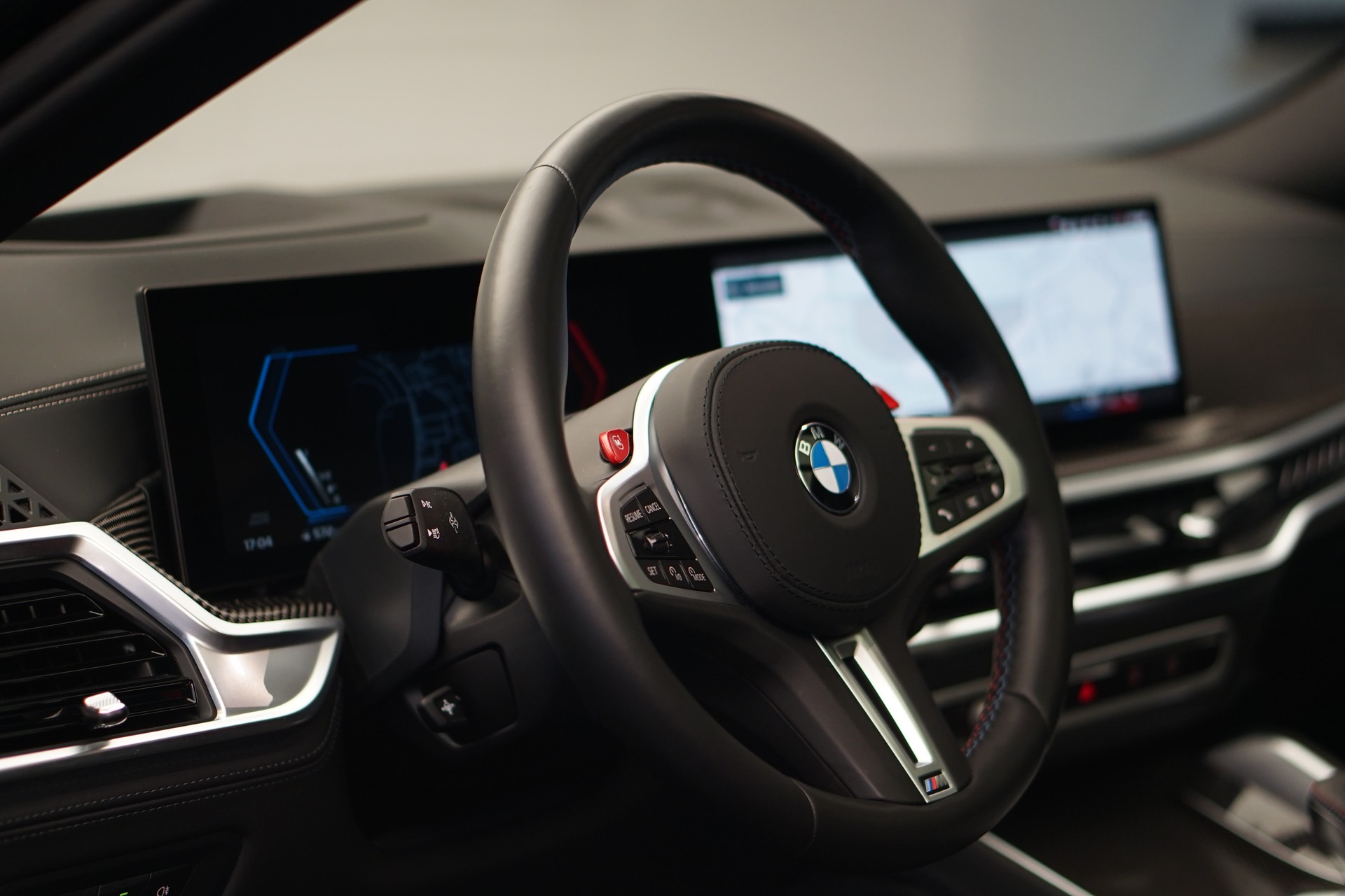 BMW X6M Steptronic M Competition *CH-Fahrzeug* *Carbon* *B&W*-image-27