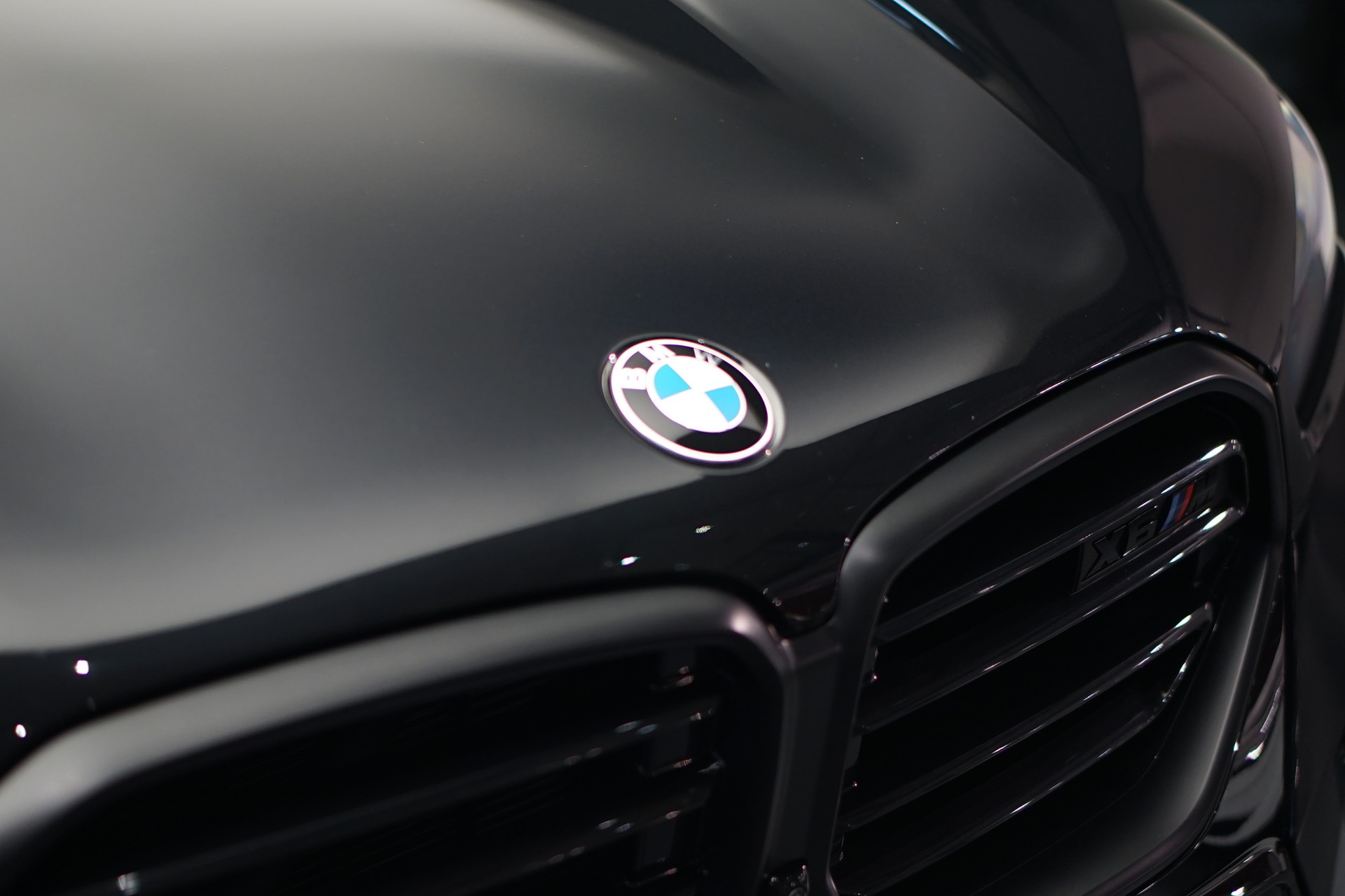 BMW X6M Steptronic M Competition *CH-Fahrzeug* *Carbon* *B&W*-image-39