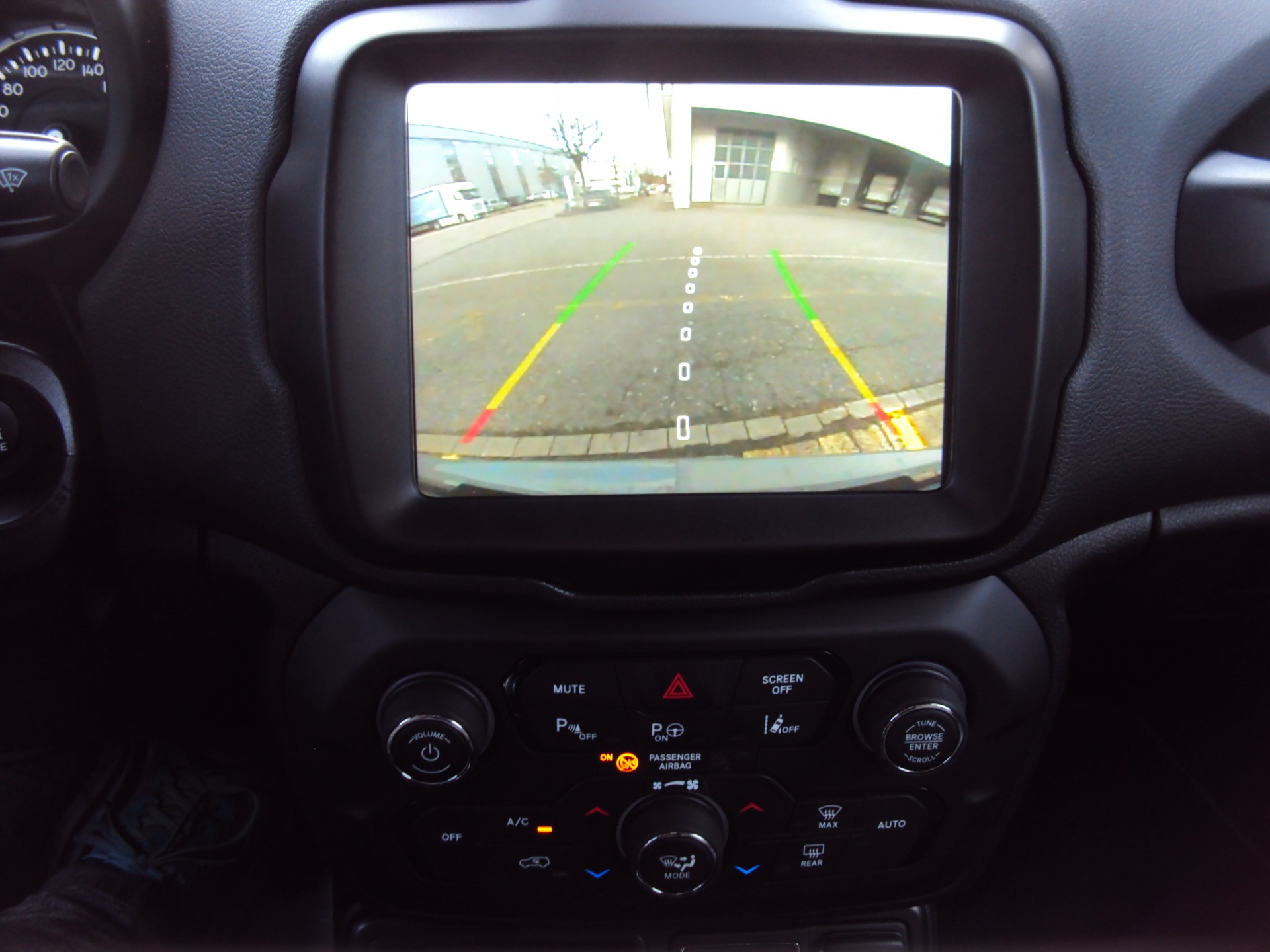 JEEP Renegade 1.0 Turbo 80TH Anniversary-image-9