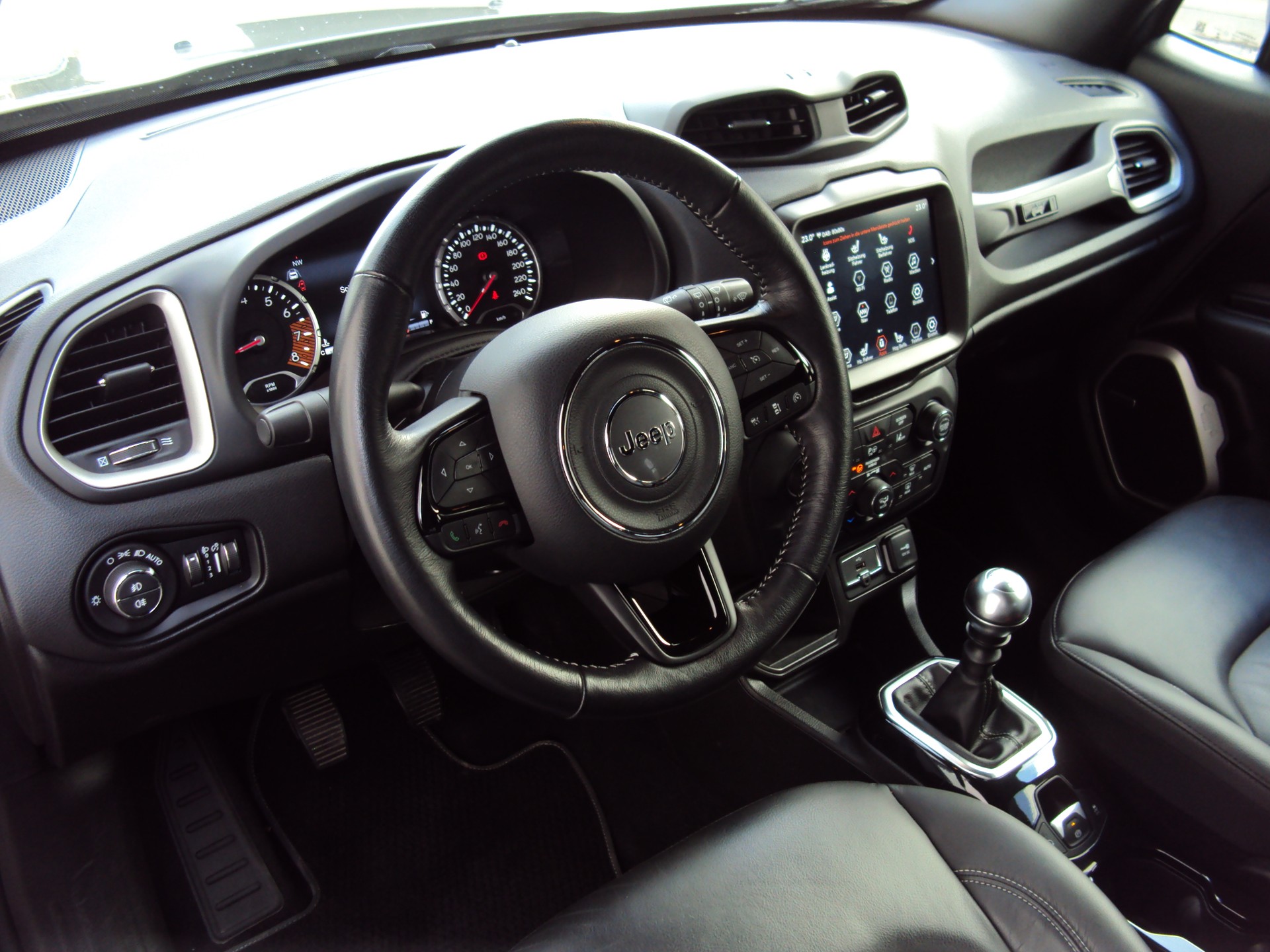 JEEP Renegade 1.0 Turbo 80TH Anniversary-image-11