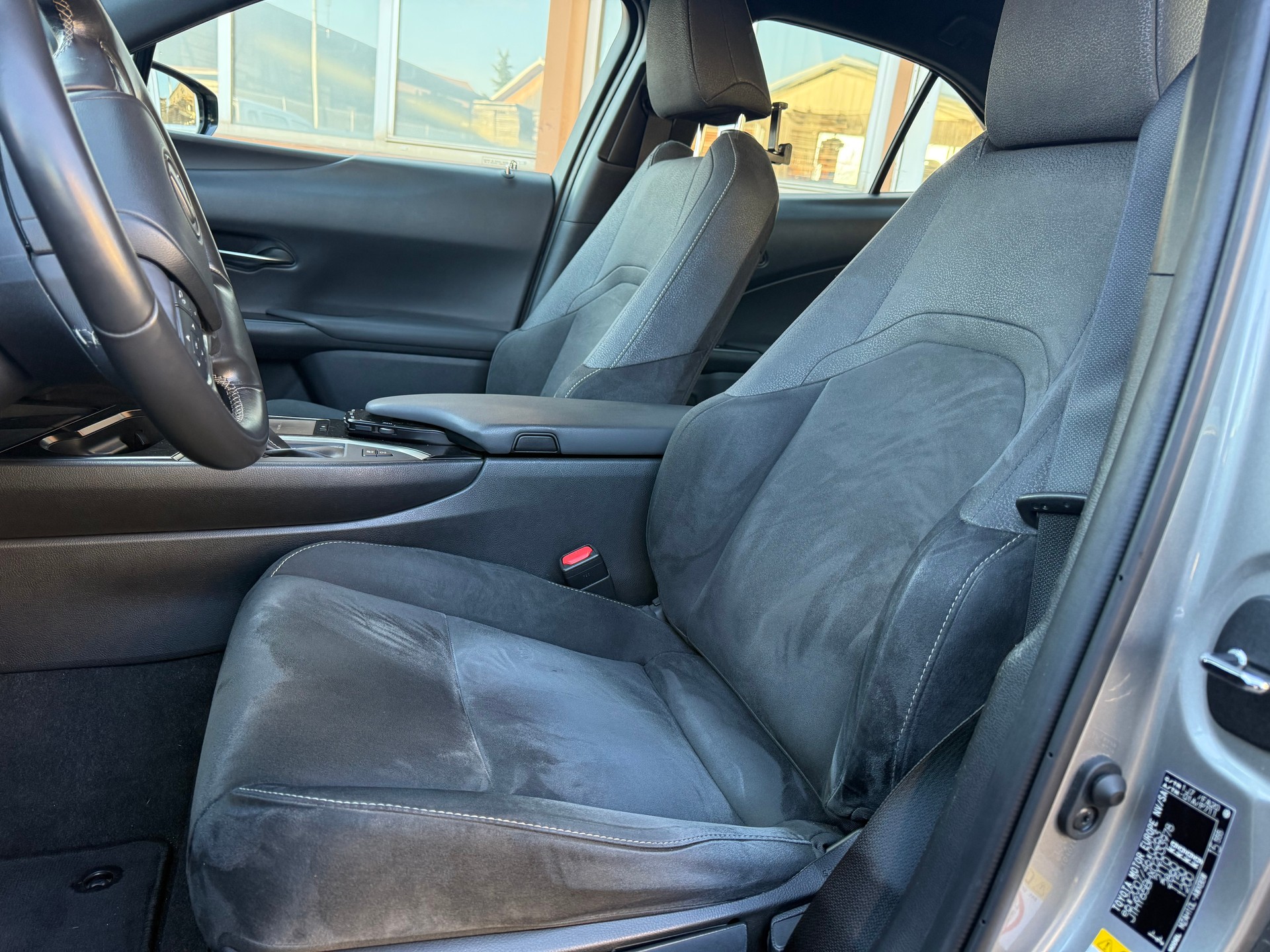 LEXUS UX 250h Impression Automatic-image-5