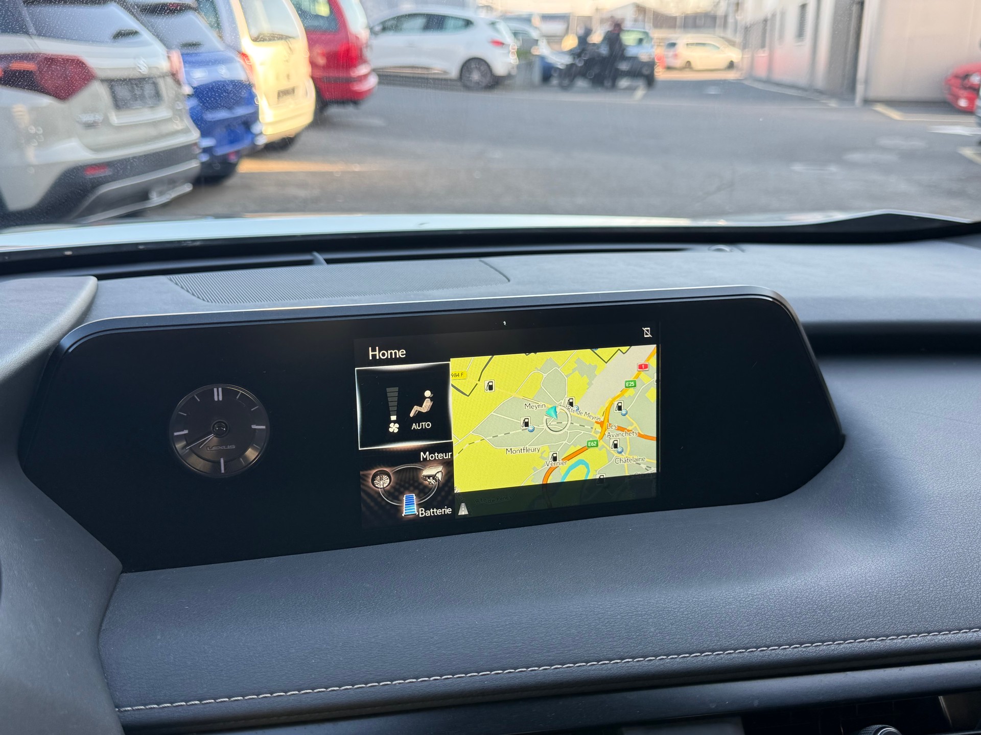 LEXUS UX 250h Impression Automatic-image-11