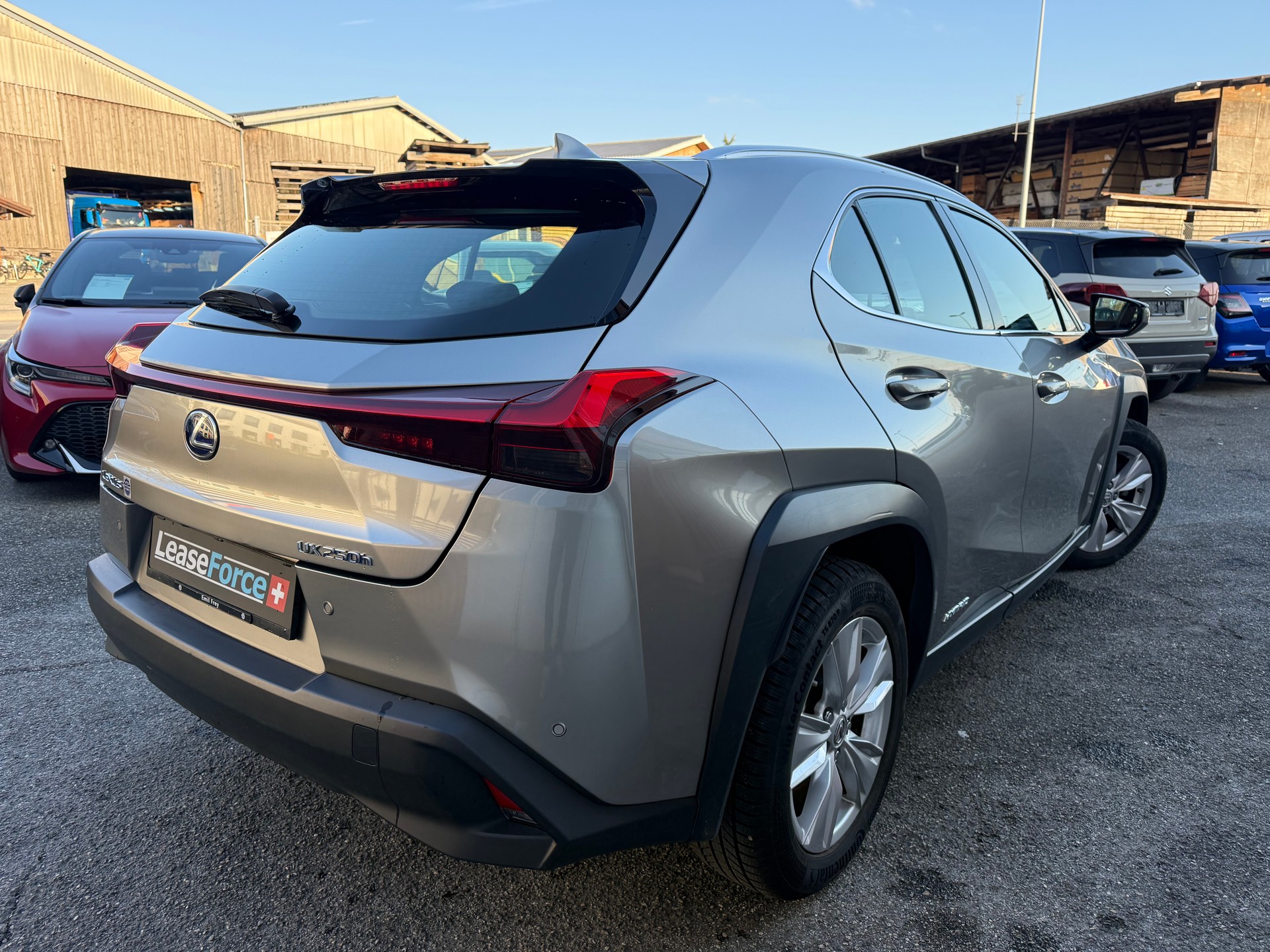 LEXUS UX 250h Impression Automatic-image-2