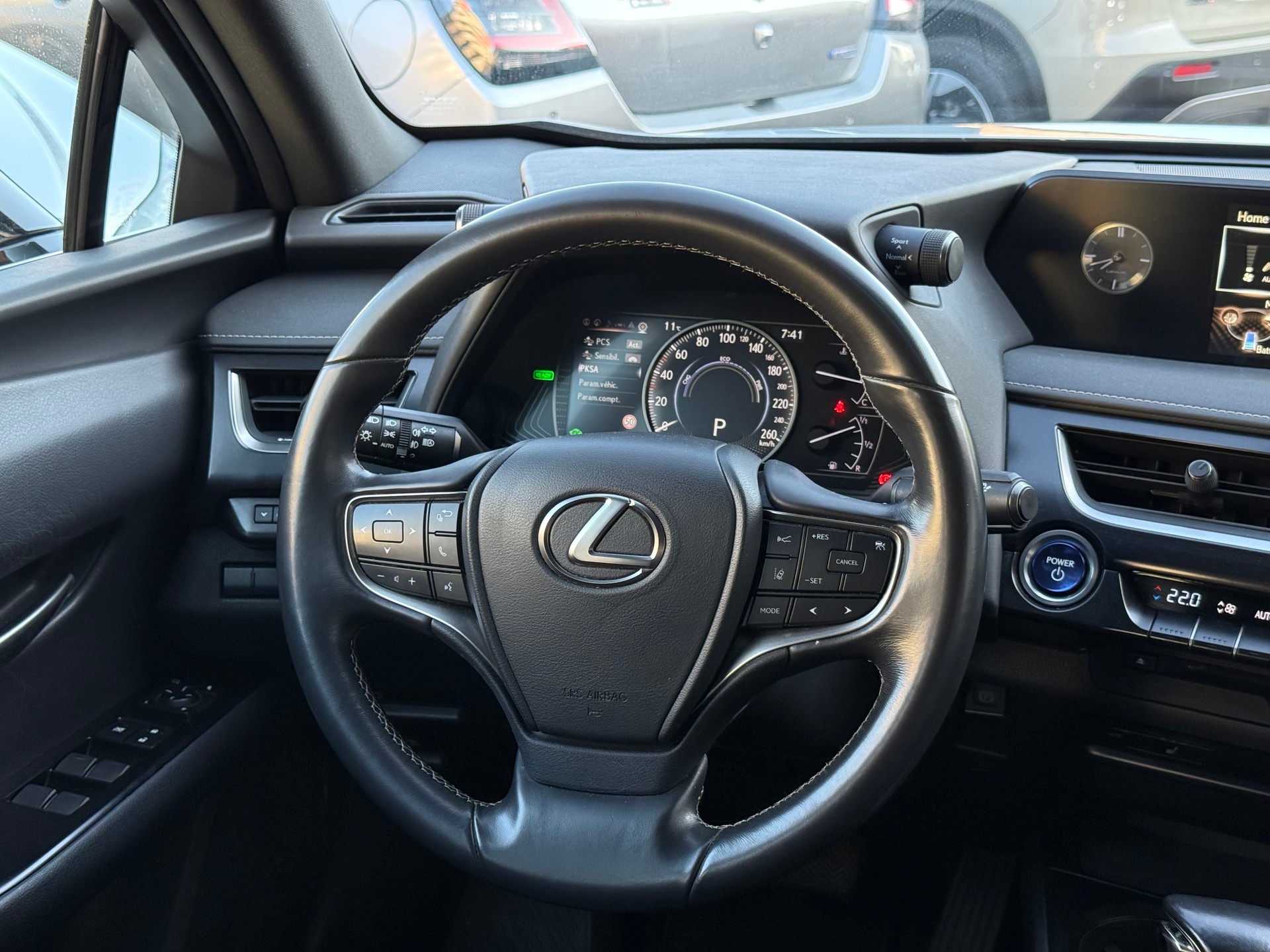 LEXUS UX 250h Impression Automatic-image-15