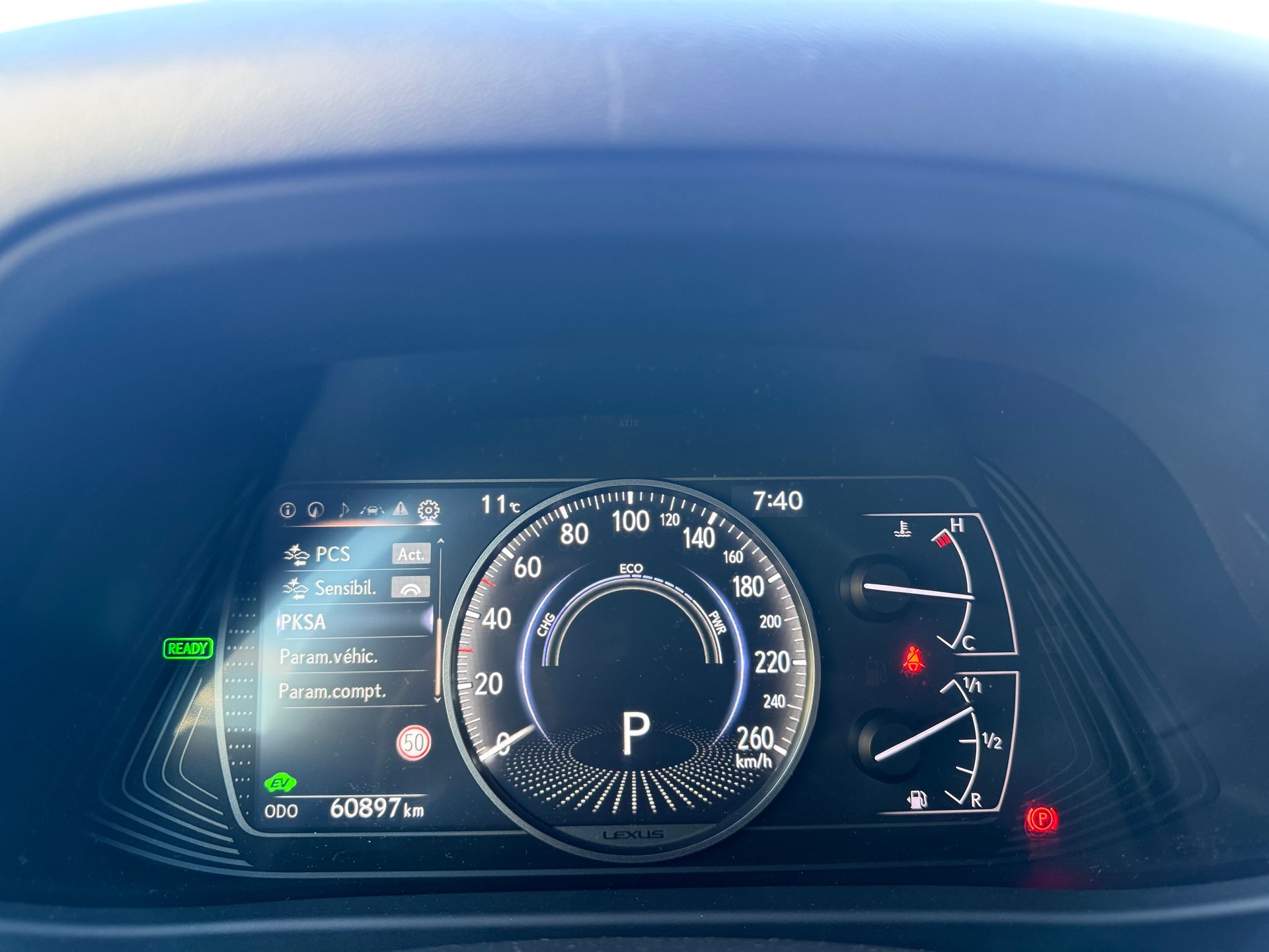 LEXUS UX 250h Impression Automatic-image-9
