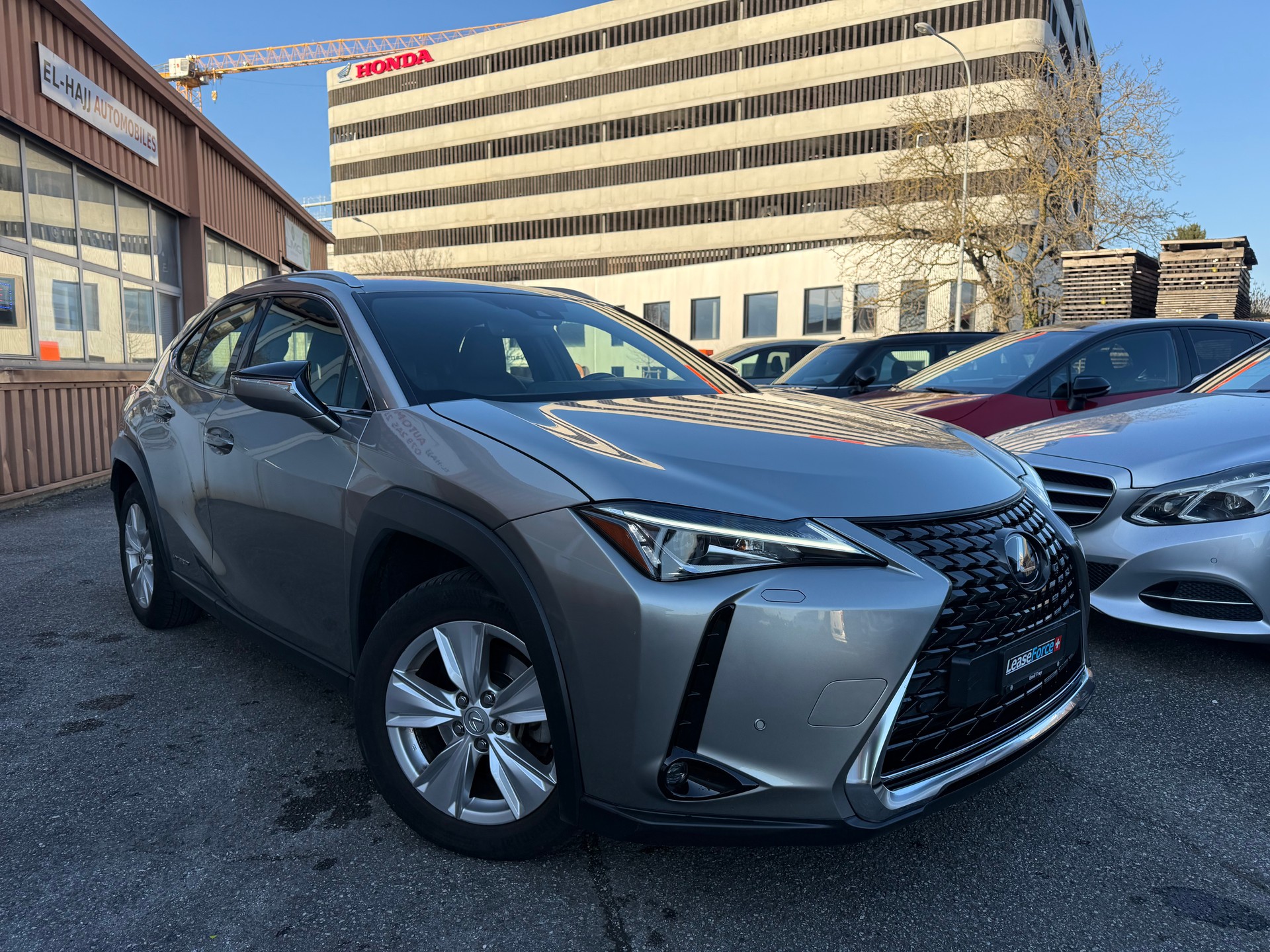 LEXUS UX 250h Impression Automatic-image-1