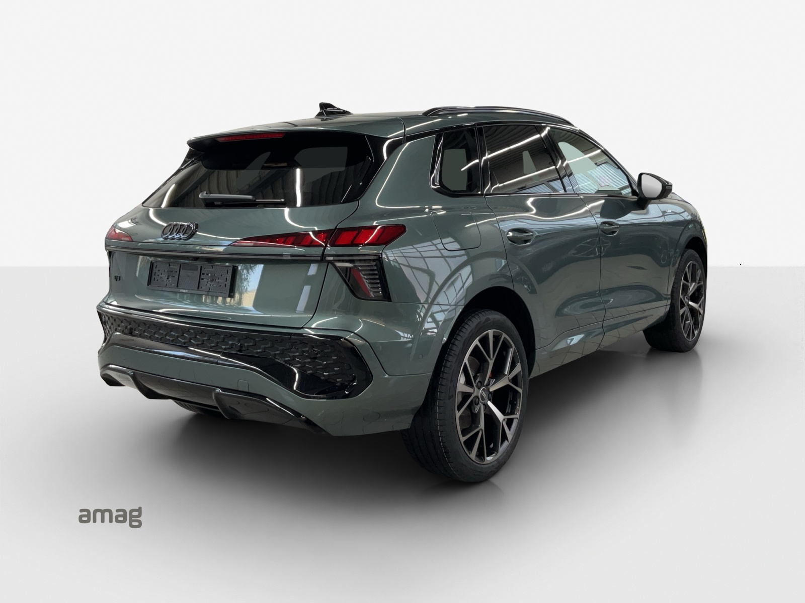 AUDI Q3 SUV 110 kW TFSI S tronic-image-4
