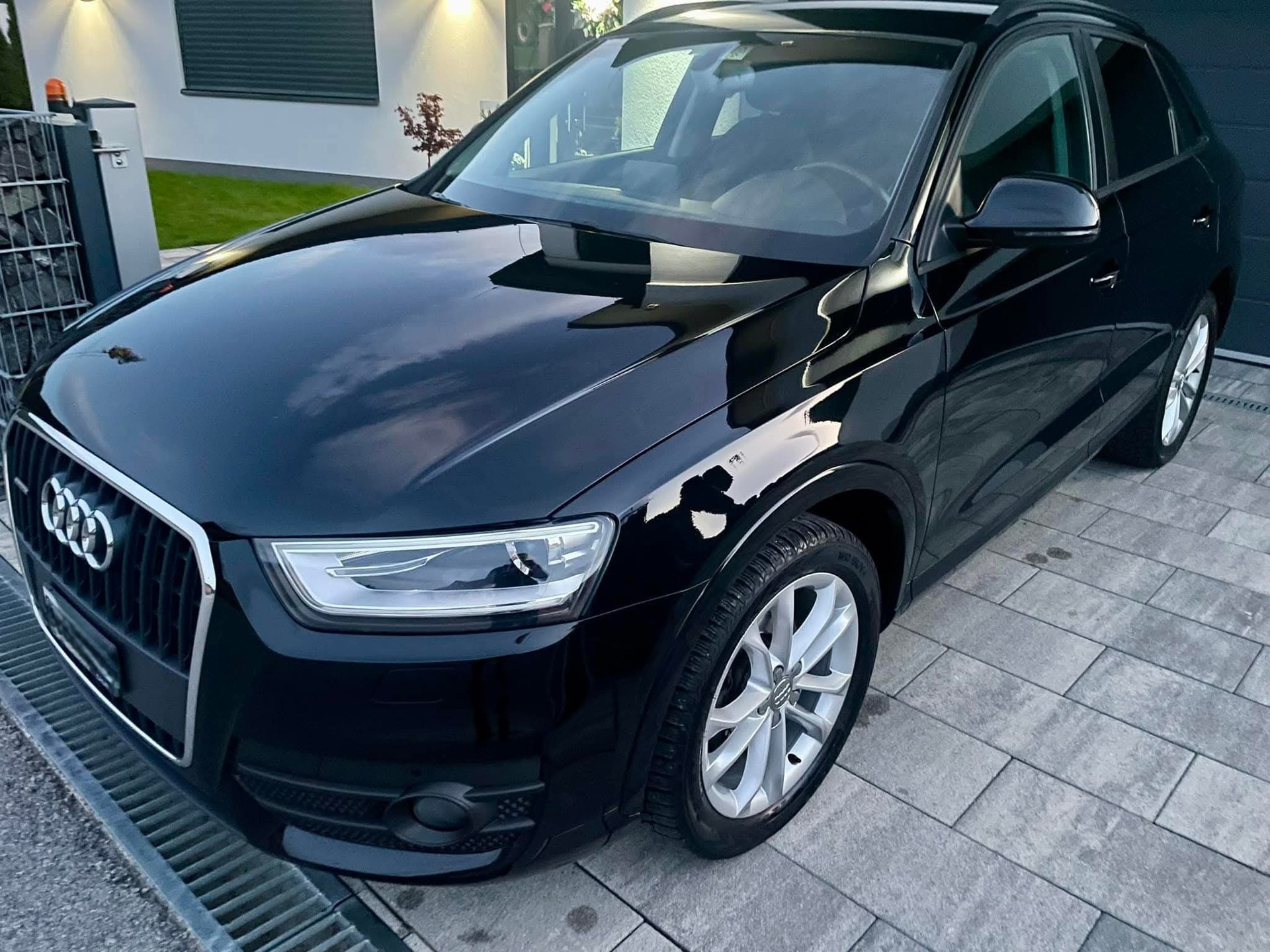 AUDI Q3 2.0 TFSI quattro S-tronic
