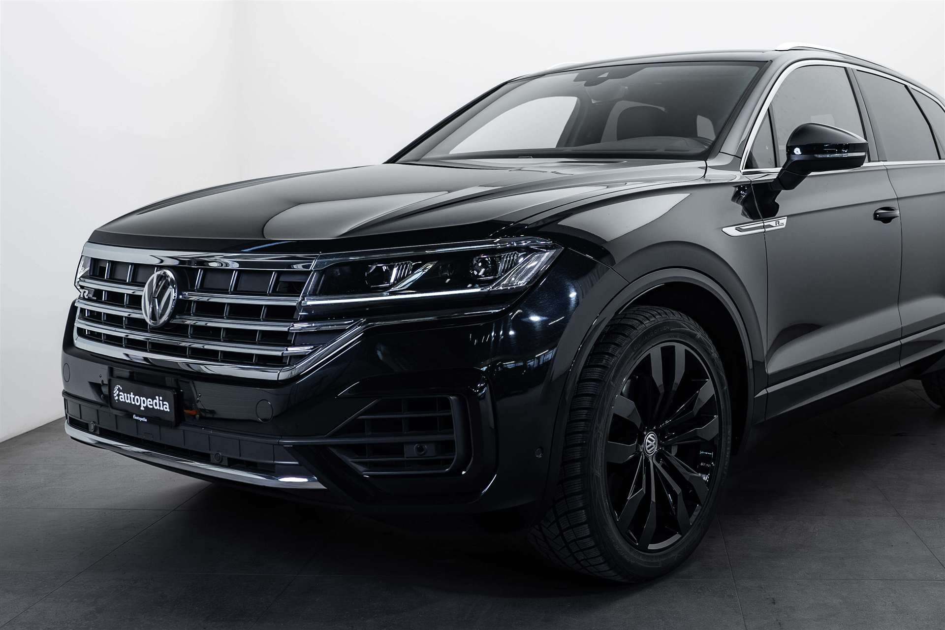 VW Touareg 3.0 TDI R Line Tiptronic-image-1