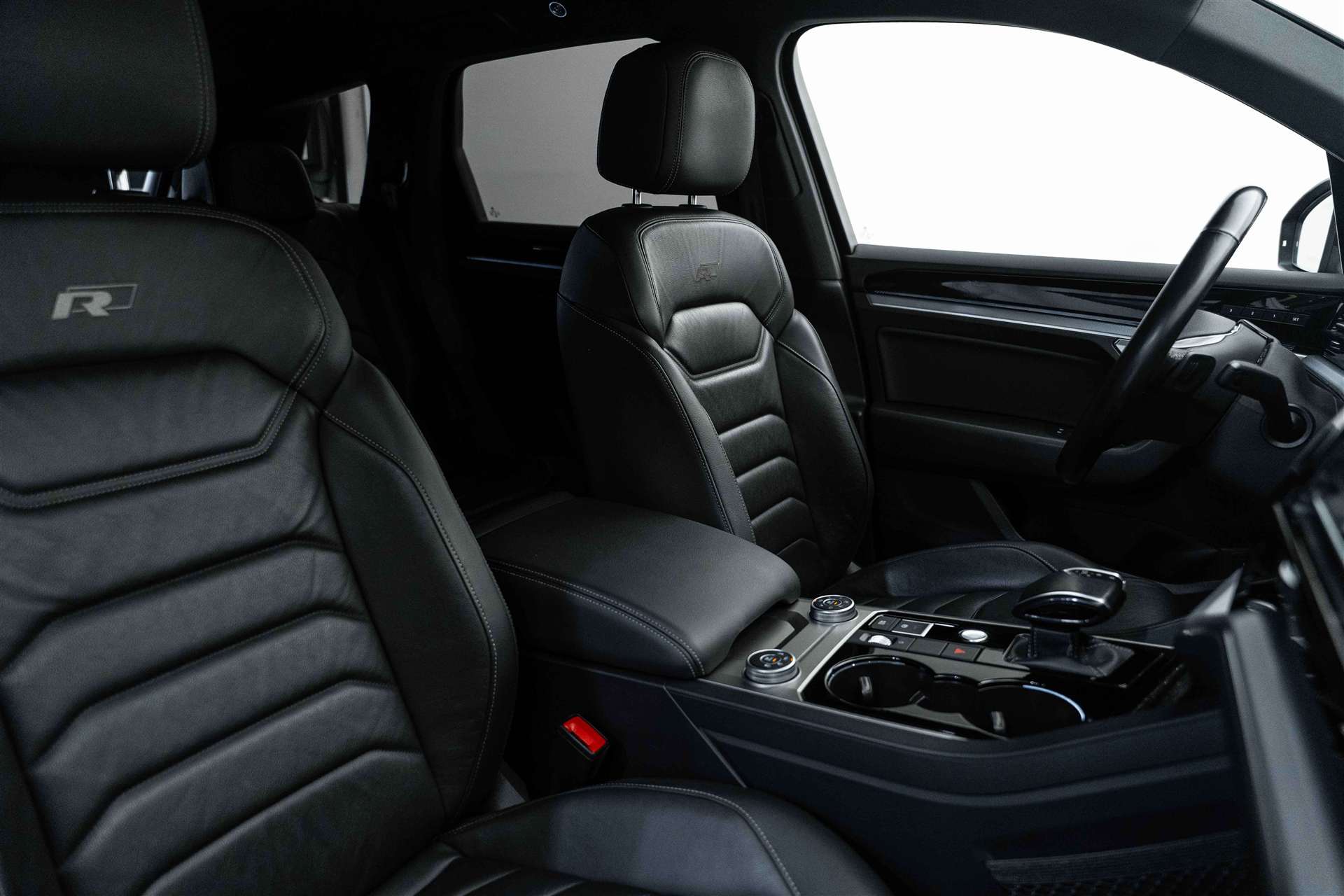 VW Touareg 3.0 TDI R Line Tiptronic-image-12