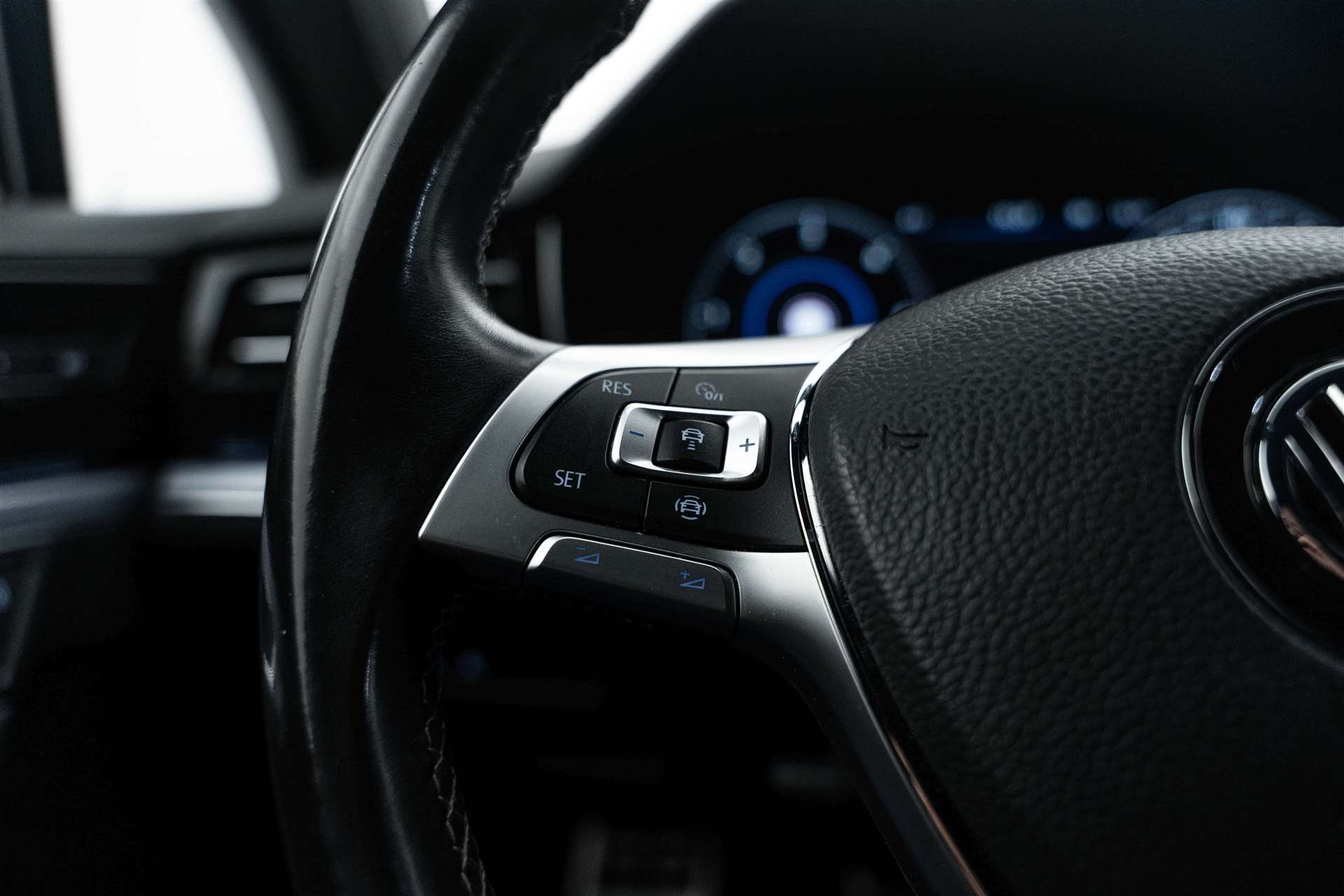 VW Touareg 3.0 TDI R Line Tiptronic-image-19