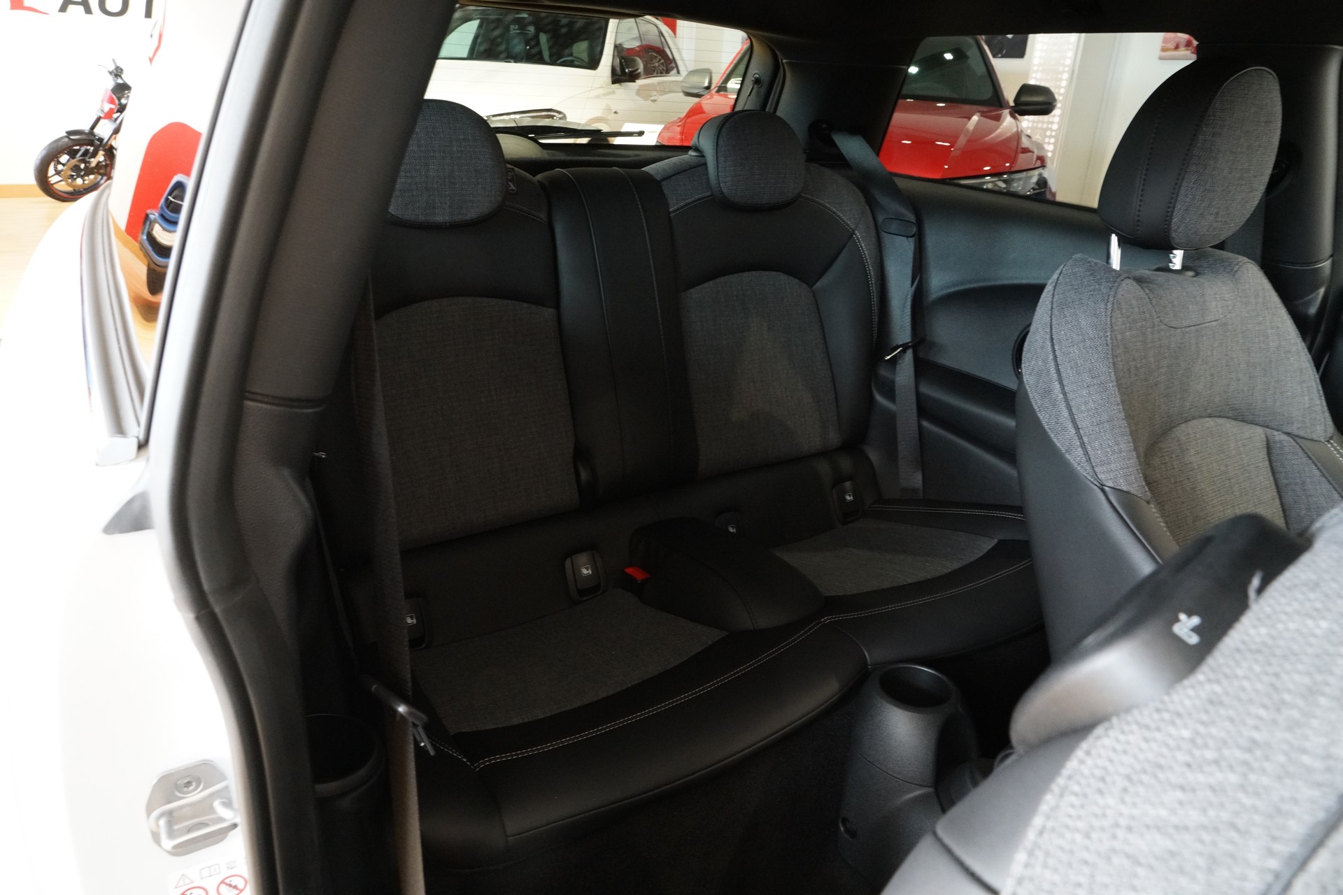 MINI Cooper John Cooper Works Steptronic-image-19