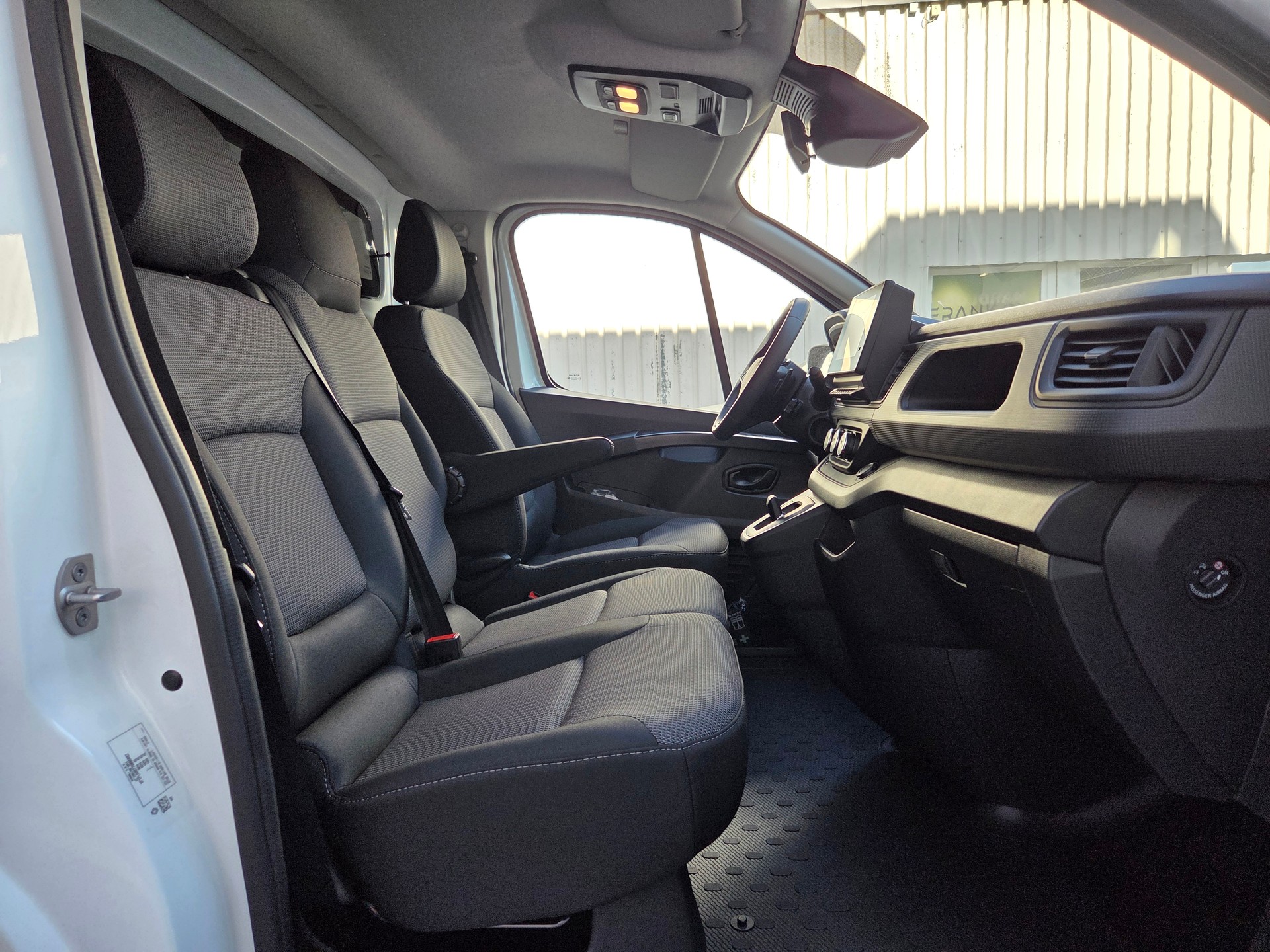 RENAULT Trafic Kaw. 3.0 t L1 H1 2.0 dCi Blue 150 Advance-image-15
