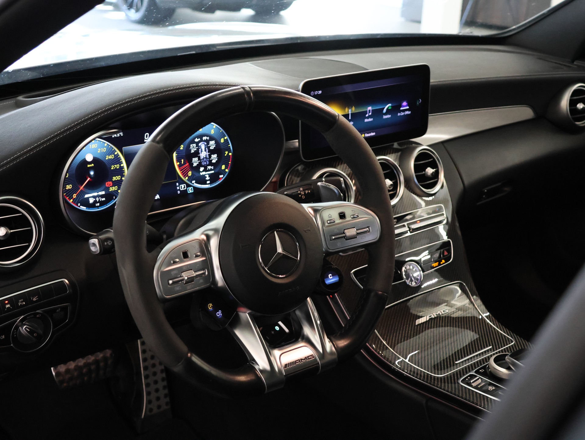 MERCEDES-BENZ C 63 S AMG *Performance Abgassanlage* *Carbon Packet* *Burmester*-image-21