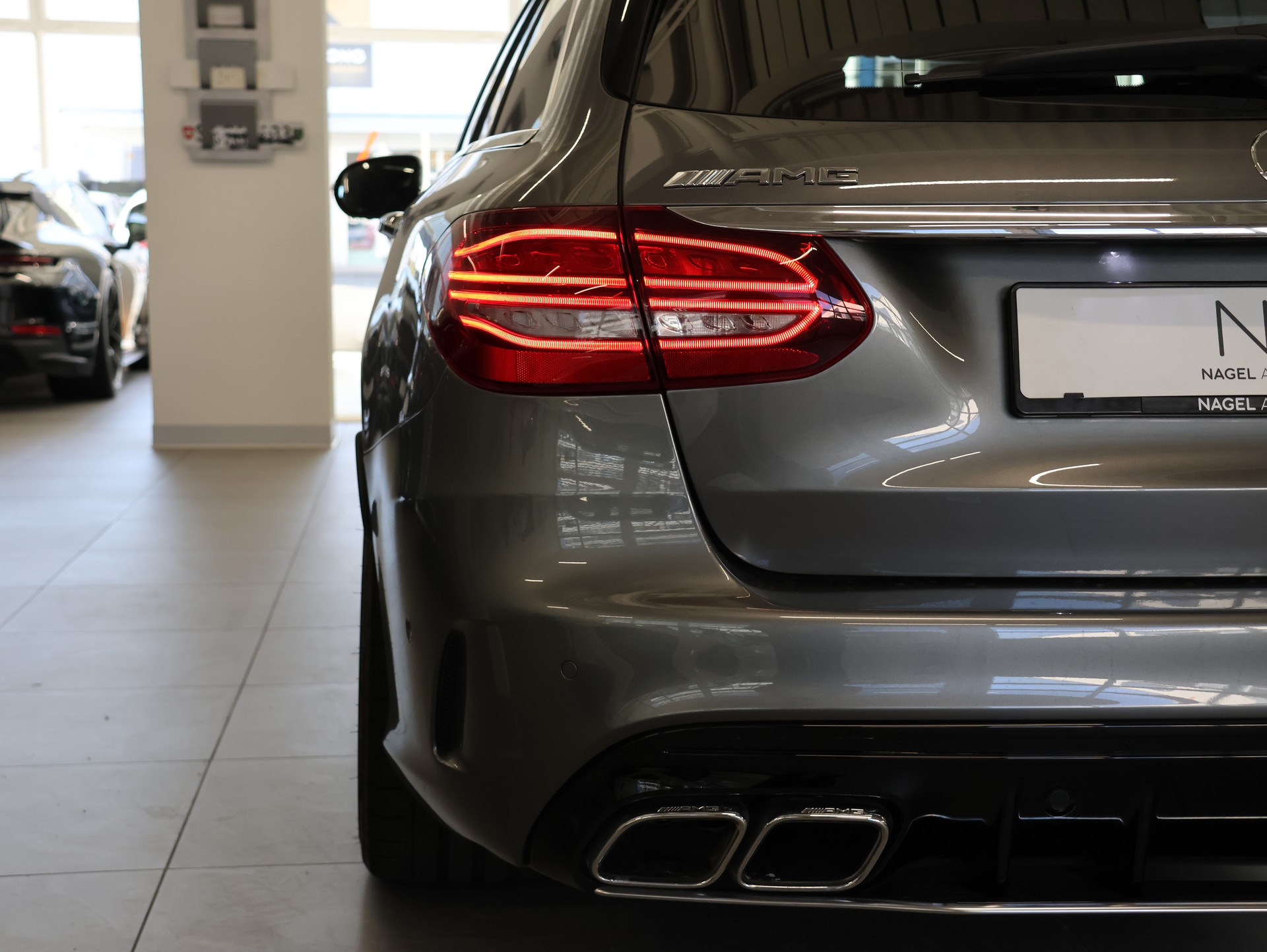 MERCEDES-BENZ C 63 S AMG *Performance Abgassanlage* *Carbon Packet* *Burmester*-image-10