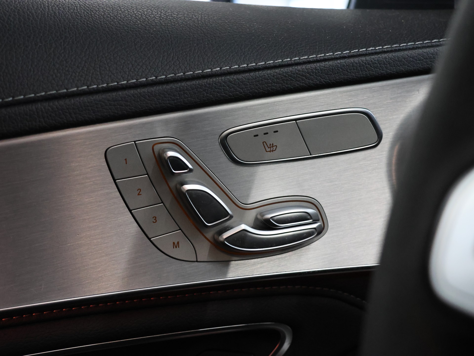 MERCEDES-BENZ C 63 S AMG *Performance Abgassanlage* *Carbon Packet* *Burmester*-image-36